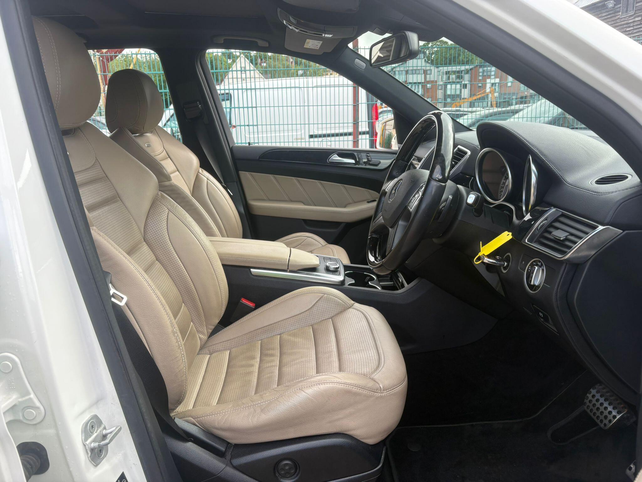 Mercedes-Benz M-Class view 12