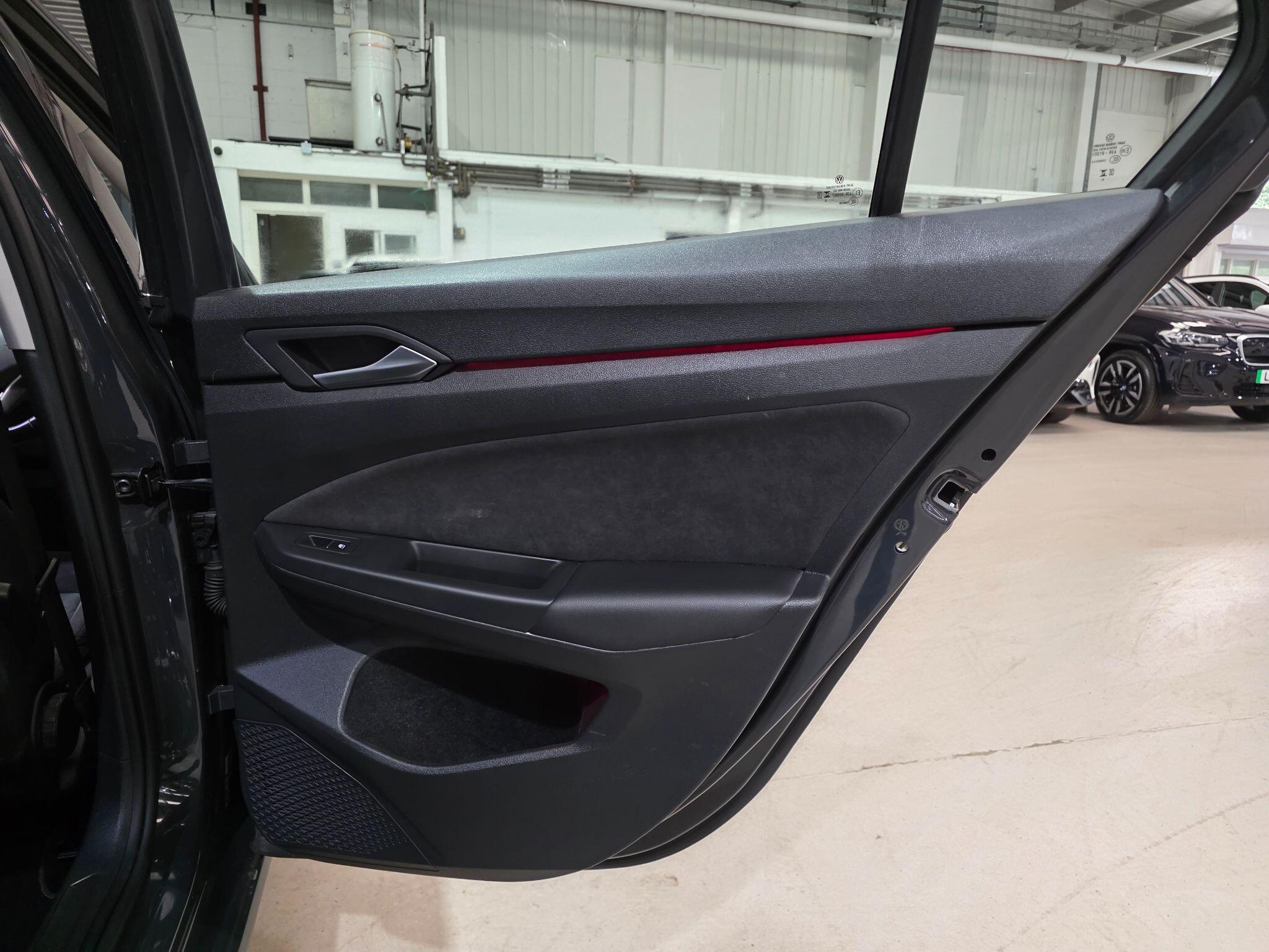 Volkswagen Golf view 20