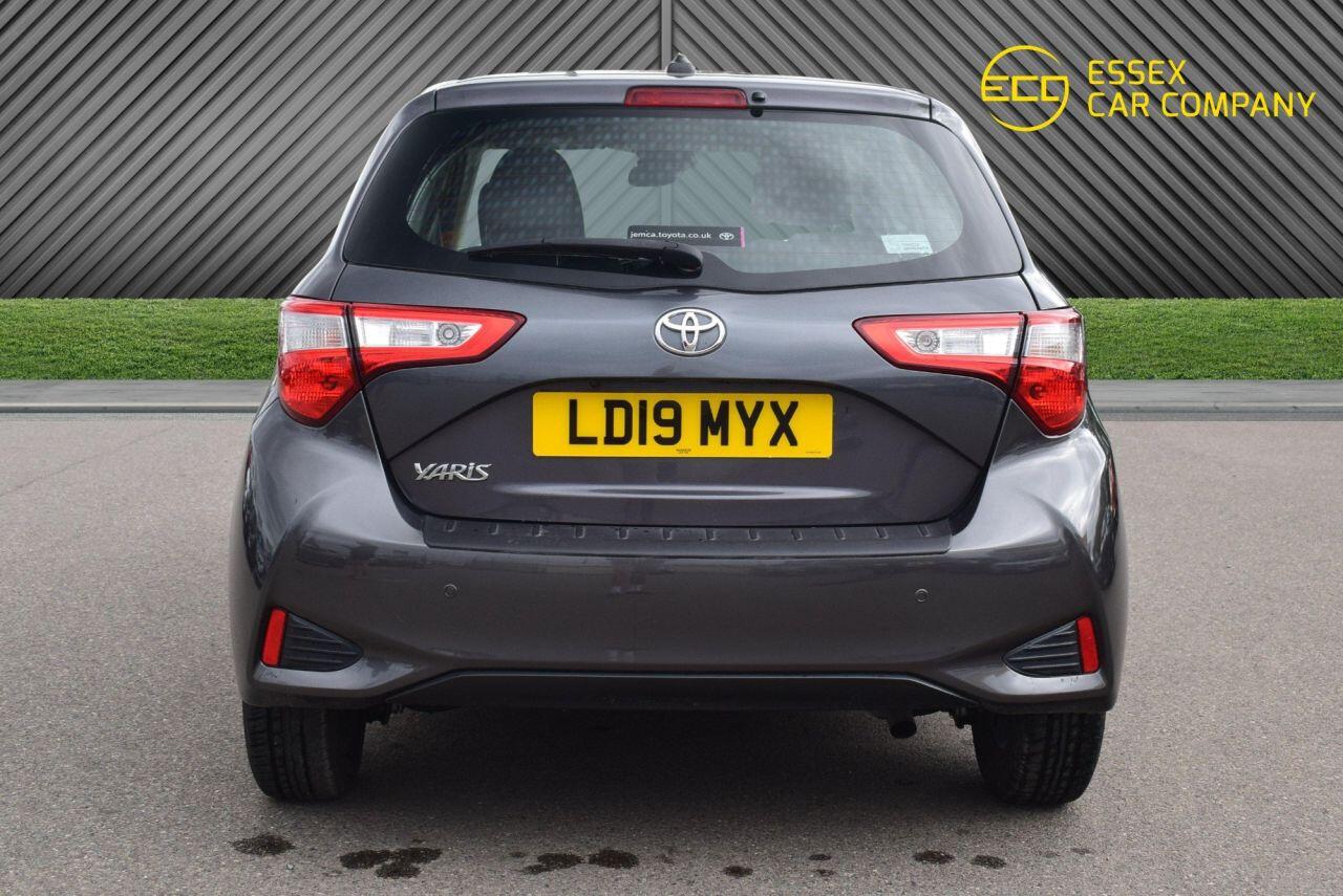 Toyota Yaris view 12
