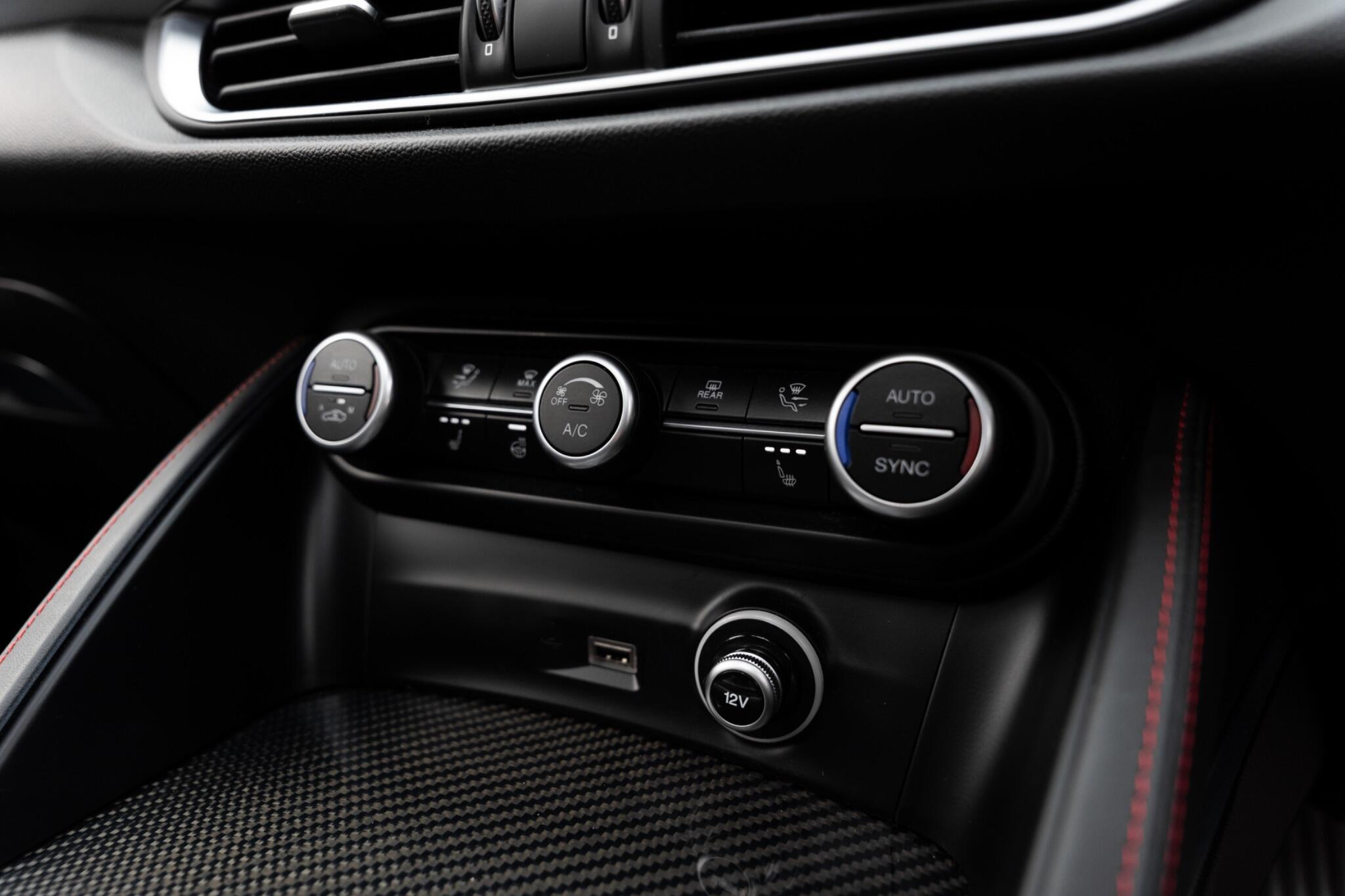 Alfa Romeo Stelvio view 32