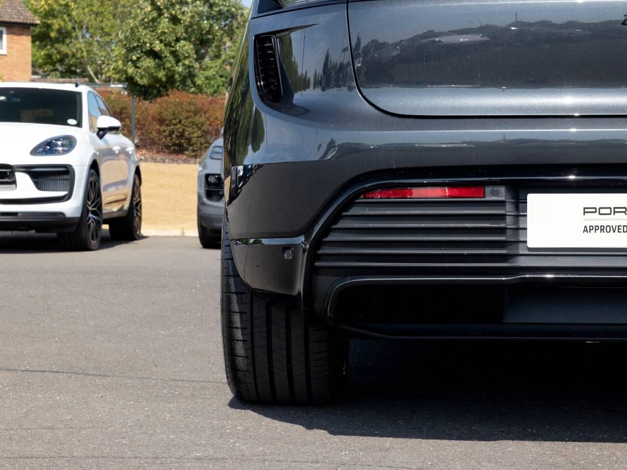 Porsche Macan view 41