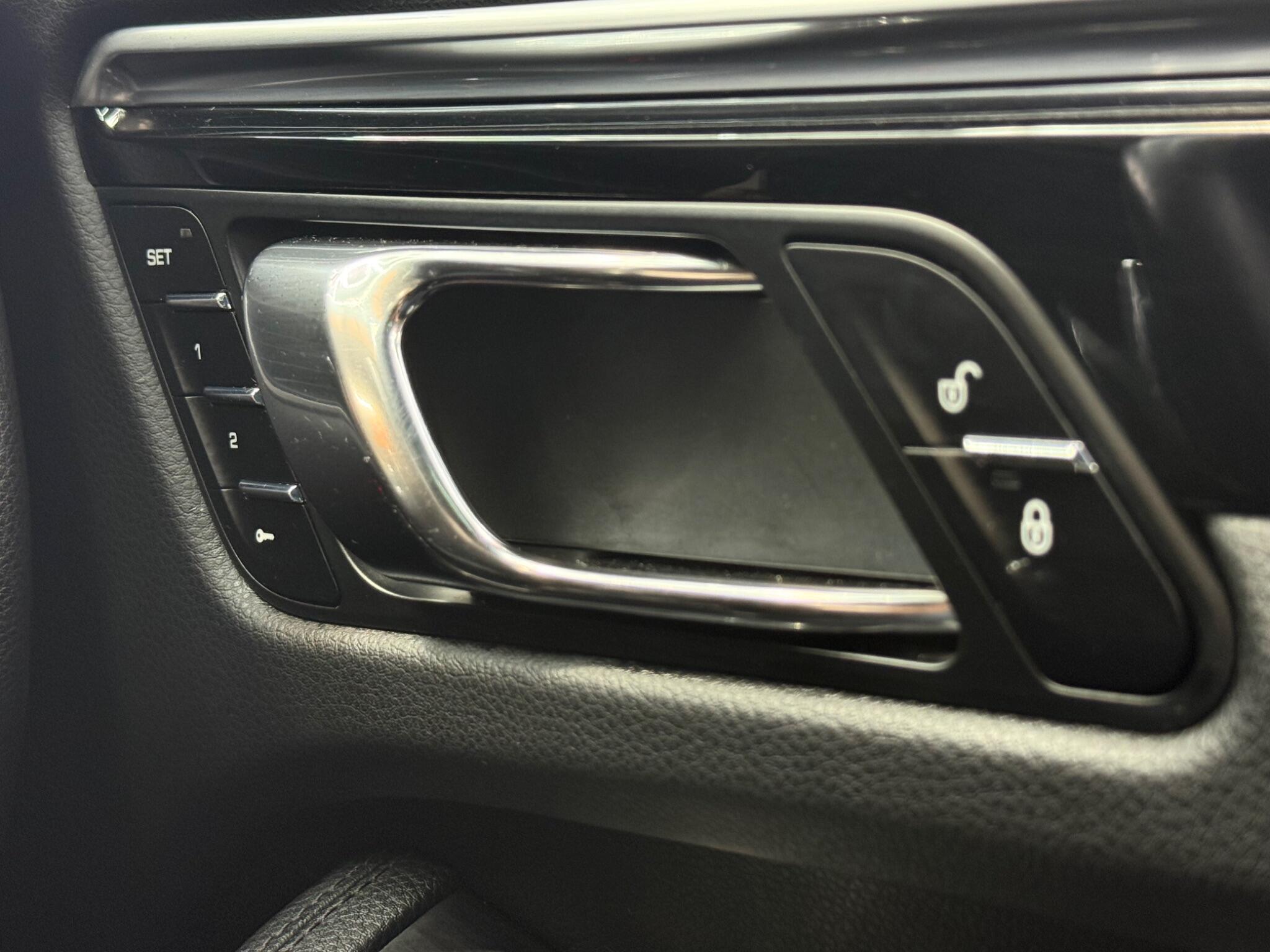 Porsche Macan view 22