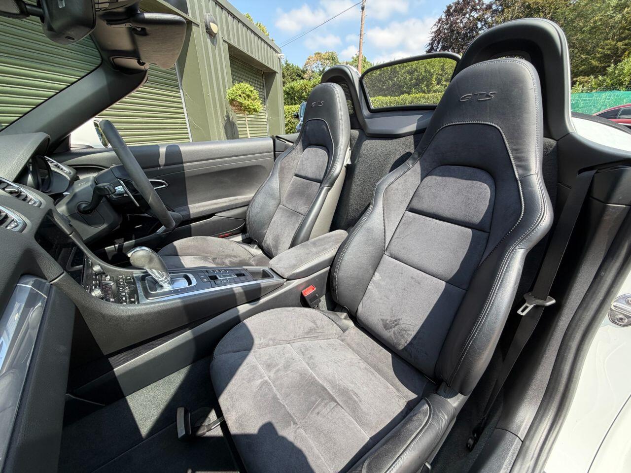 Porsche 718 Boxster view 25