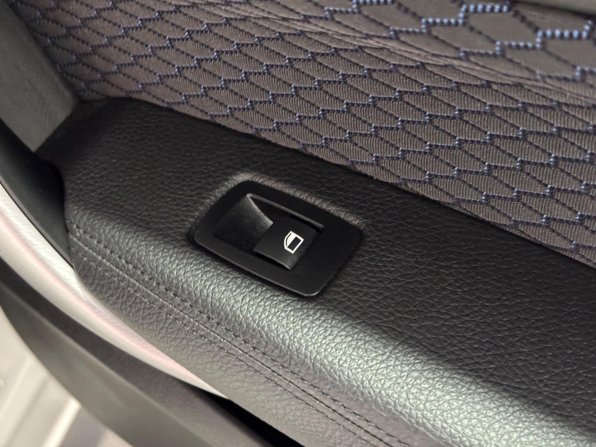 BMW 1 Series view 16