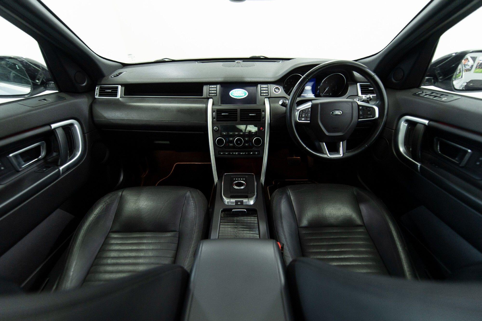 Land Rover Discovery Sport view 13
