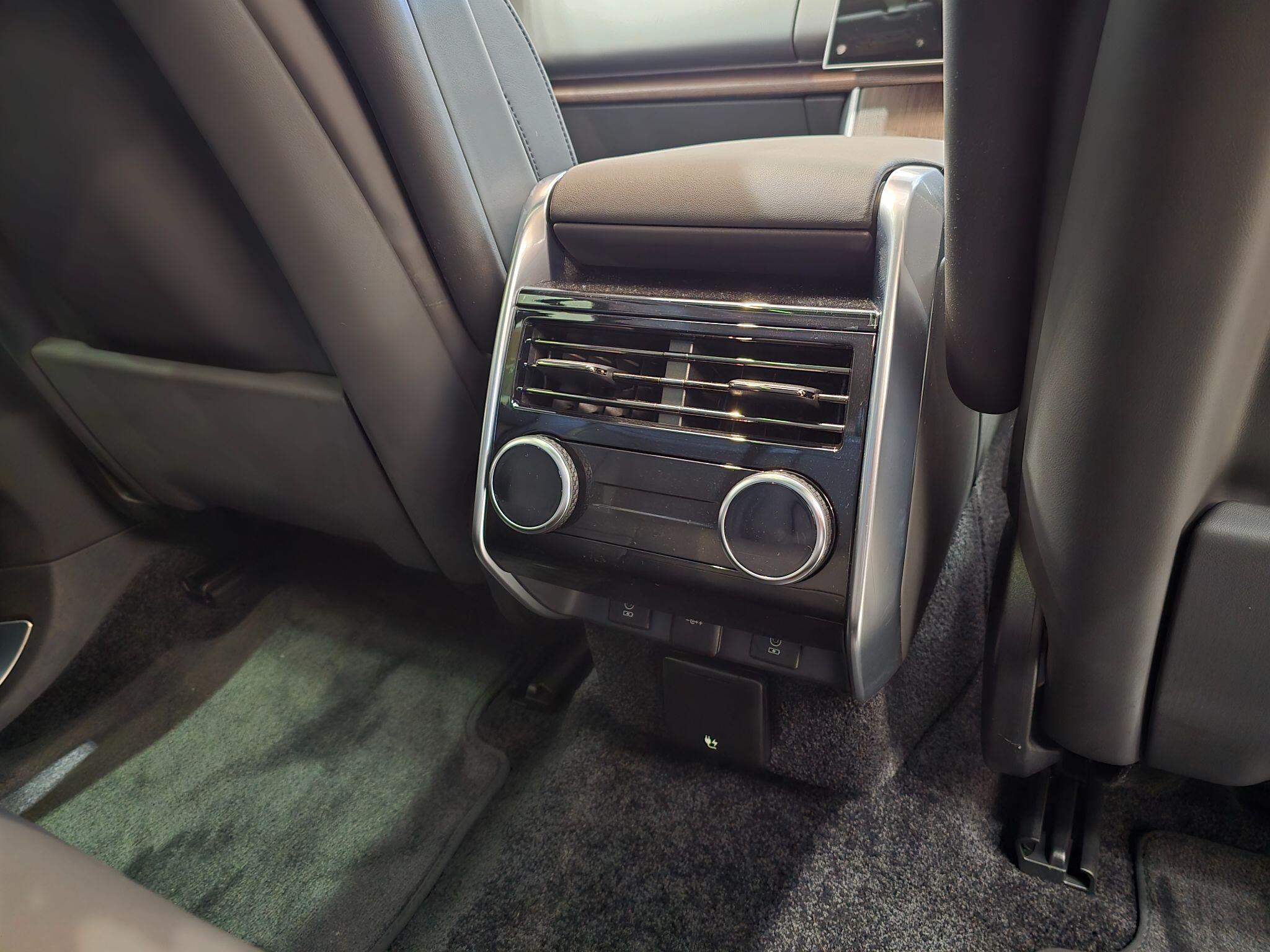 Land Rover Range Rover view 37