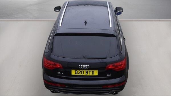 Audi Q7 view 7