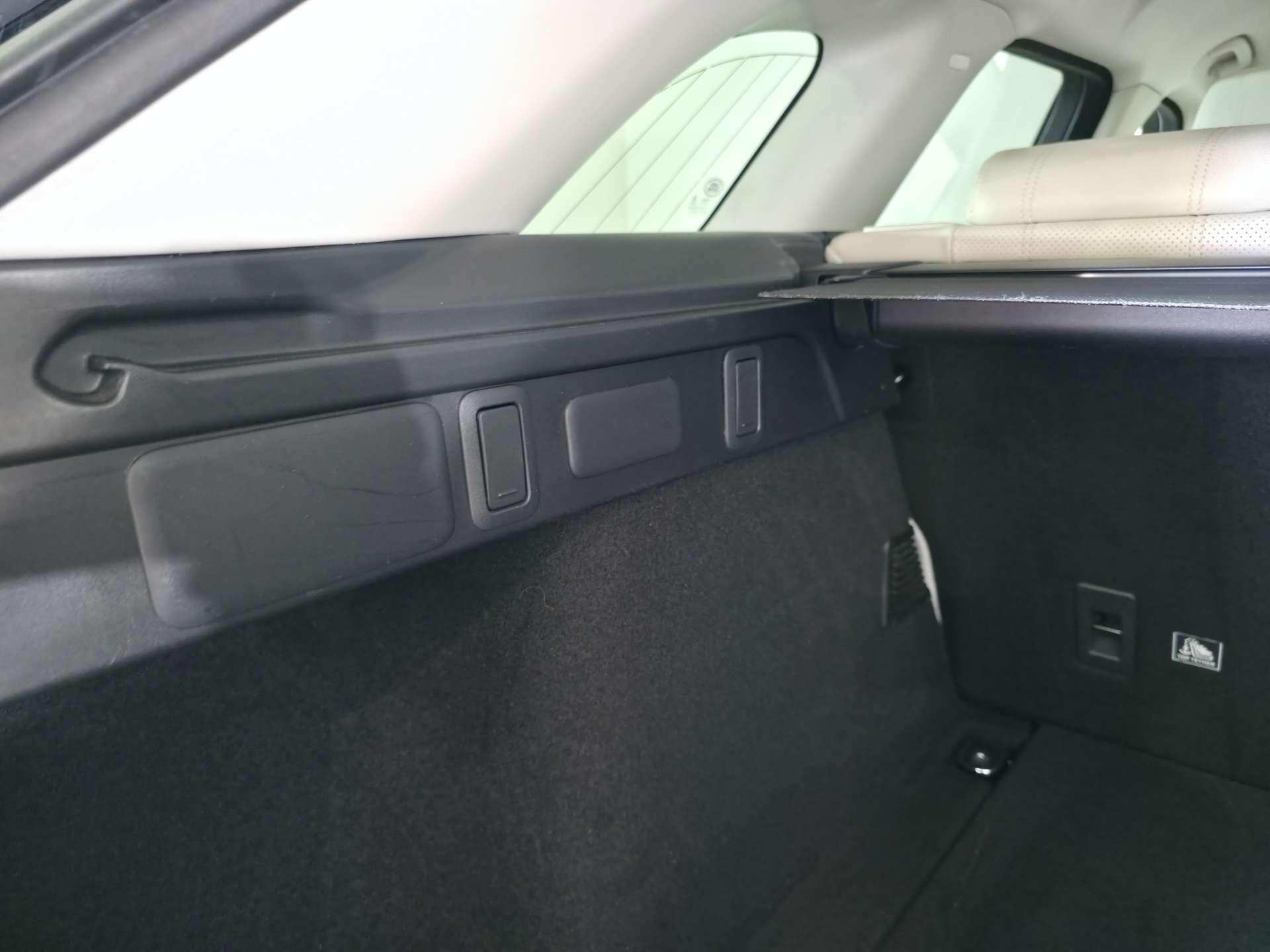Land Rover Range Rover Velar view 17