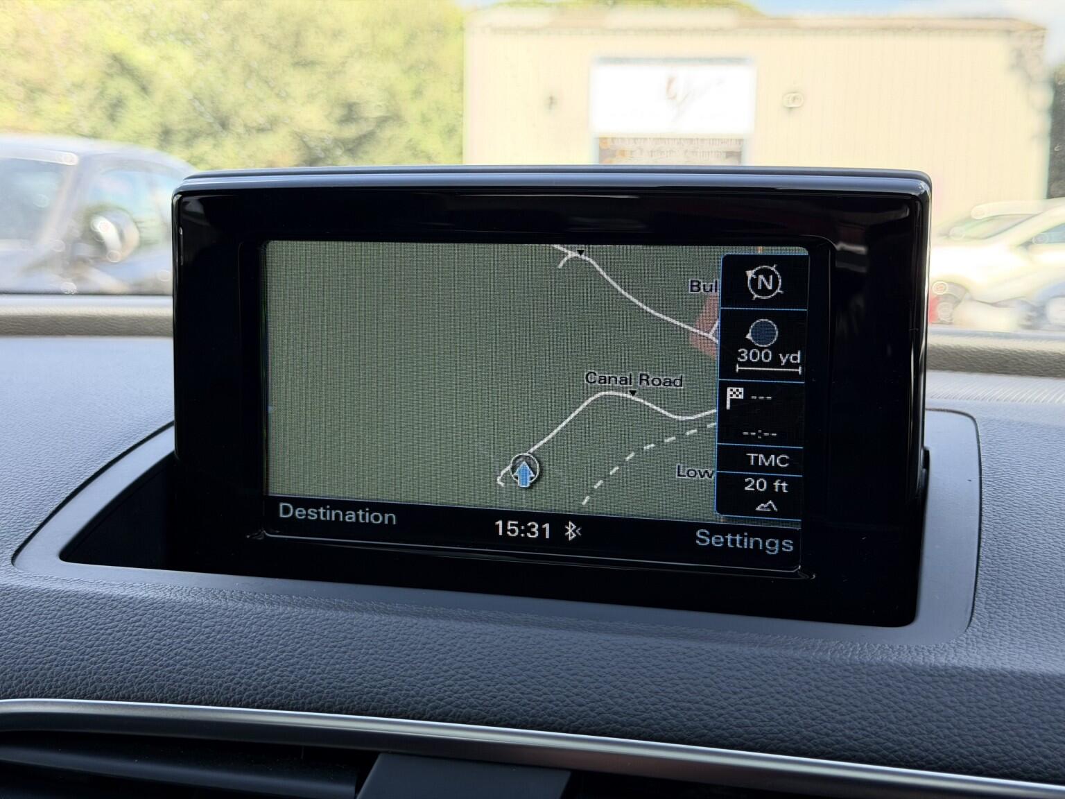 Audi Q3 view 18