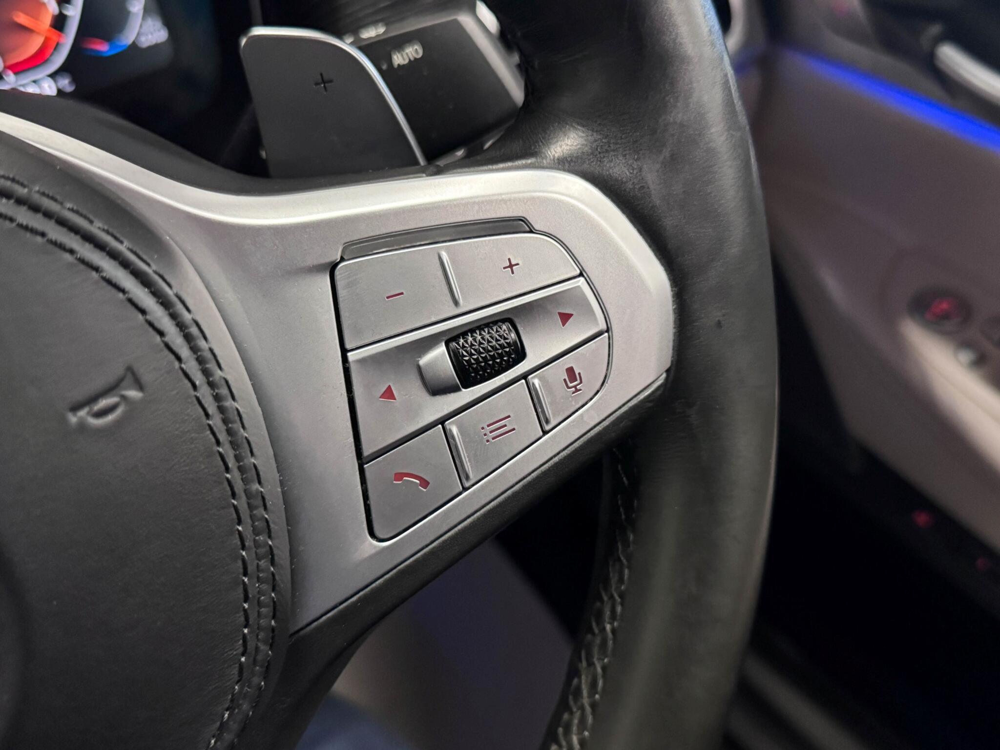 BMW 7 Series view 28