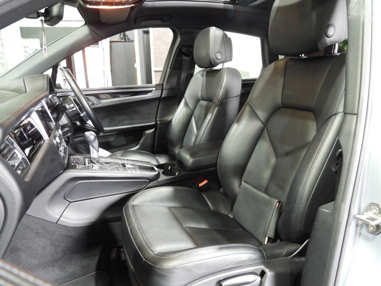 Porsche Macan view 18