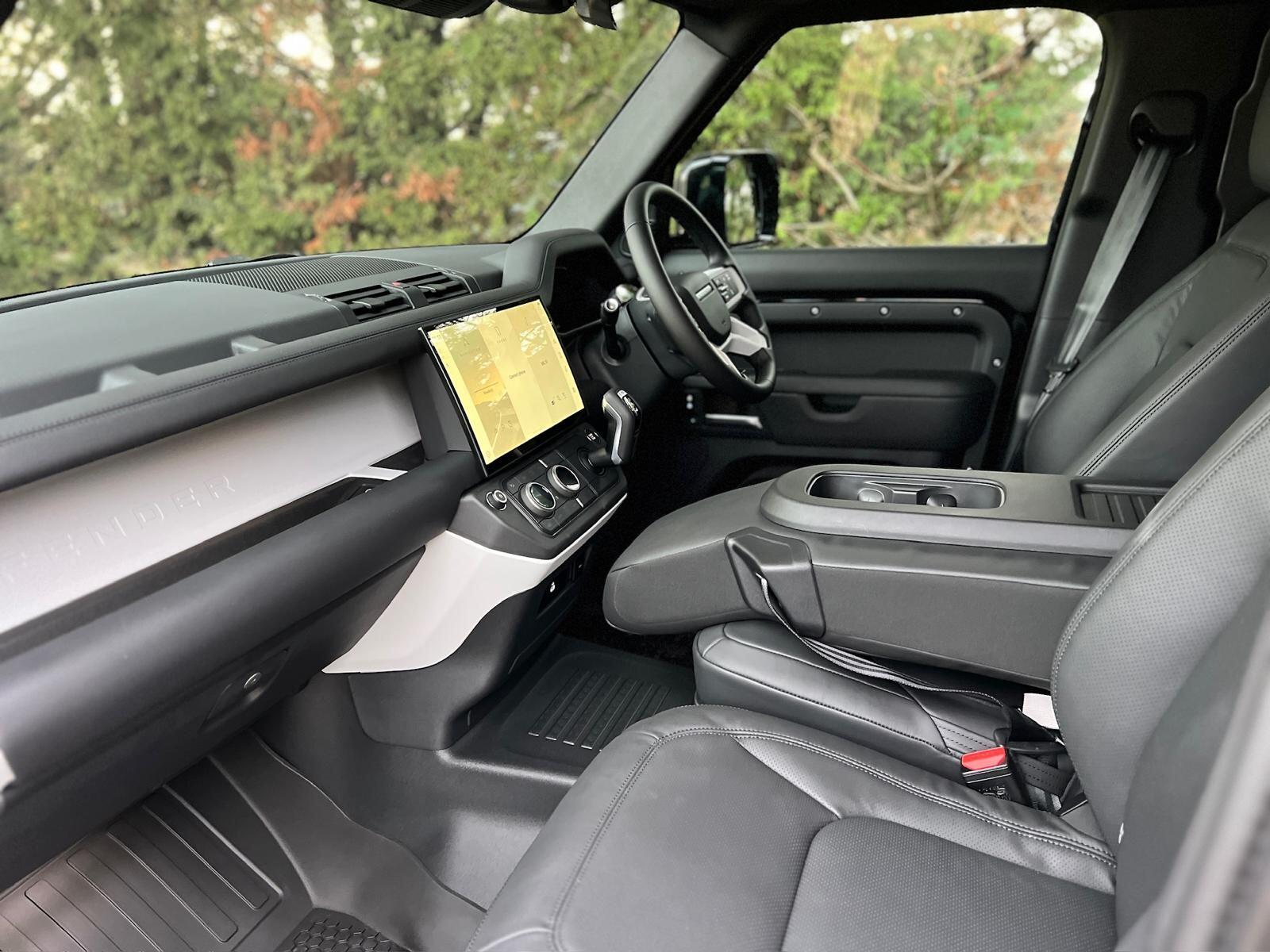 Land Rover Defender view 19