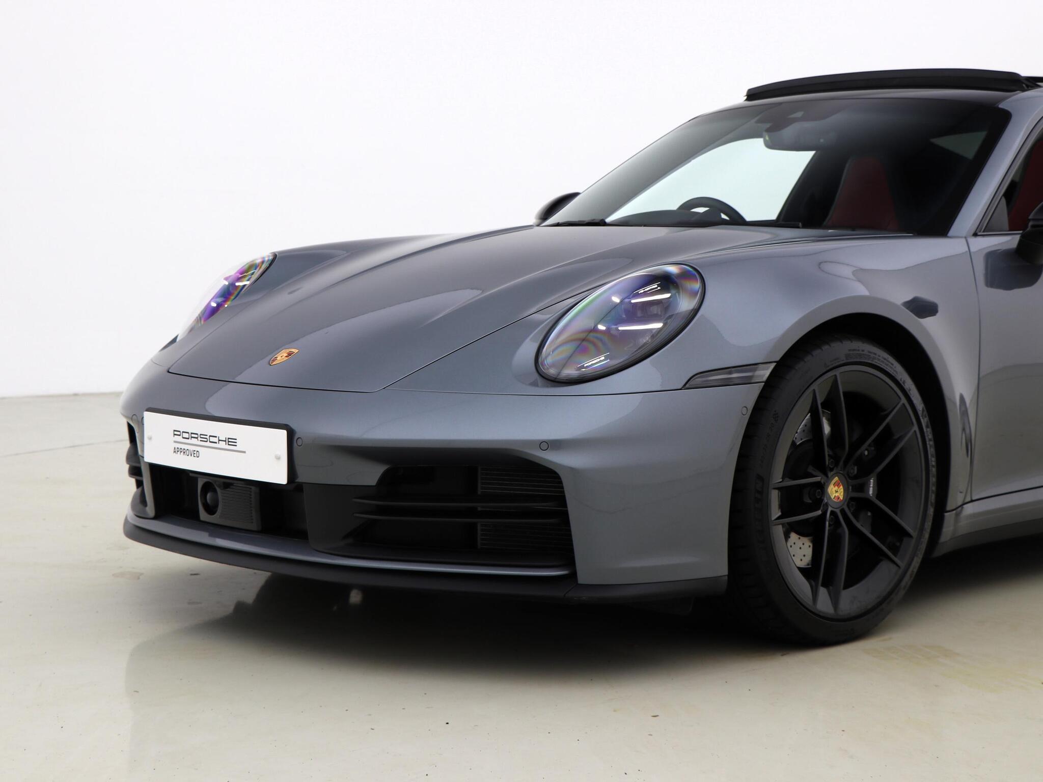 Porsche 911 view 16