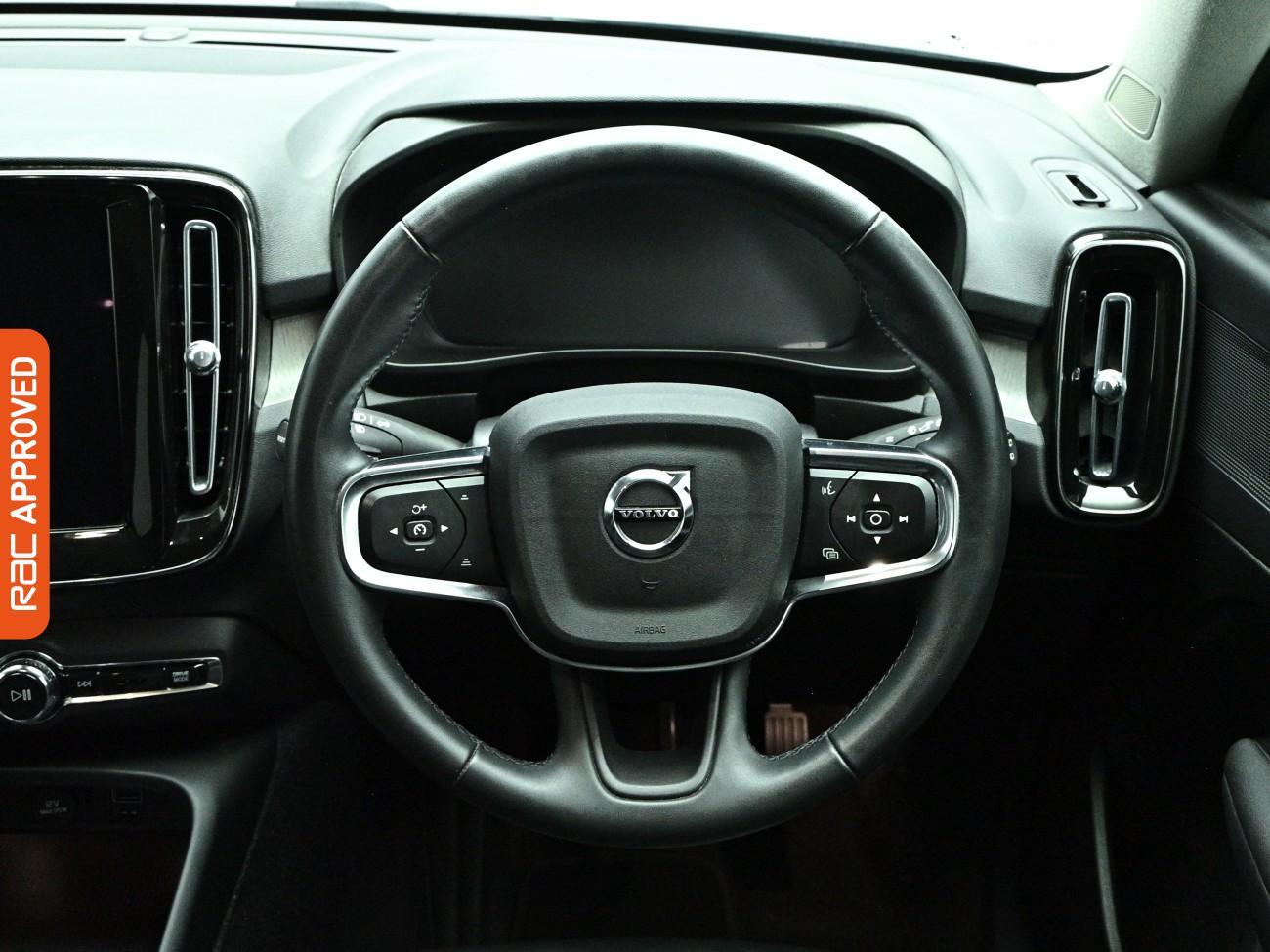Volvo XC40 view 9