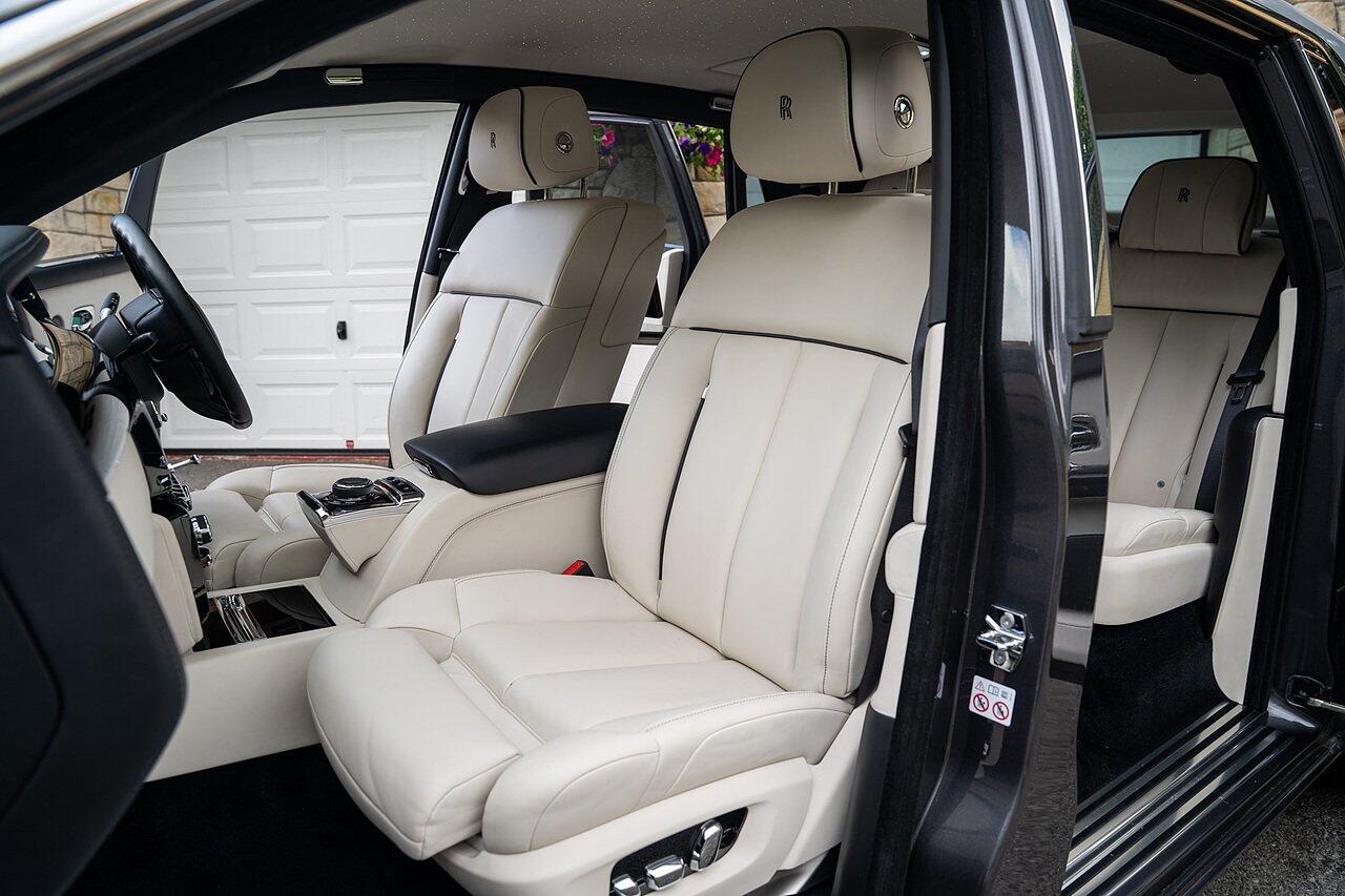 Rolls-Royce Phantom view 71