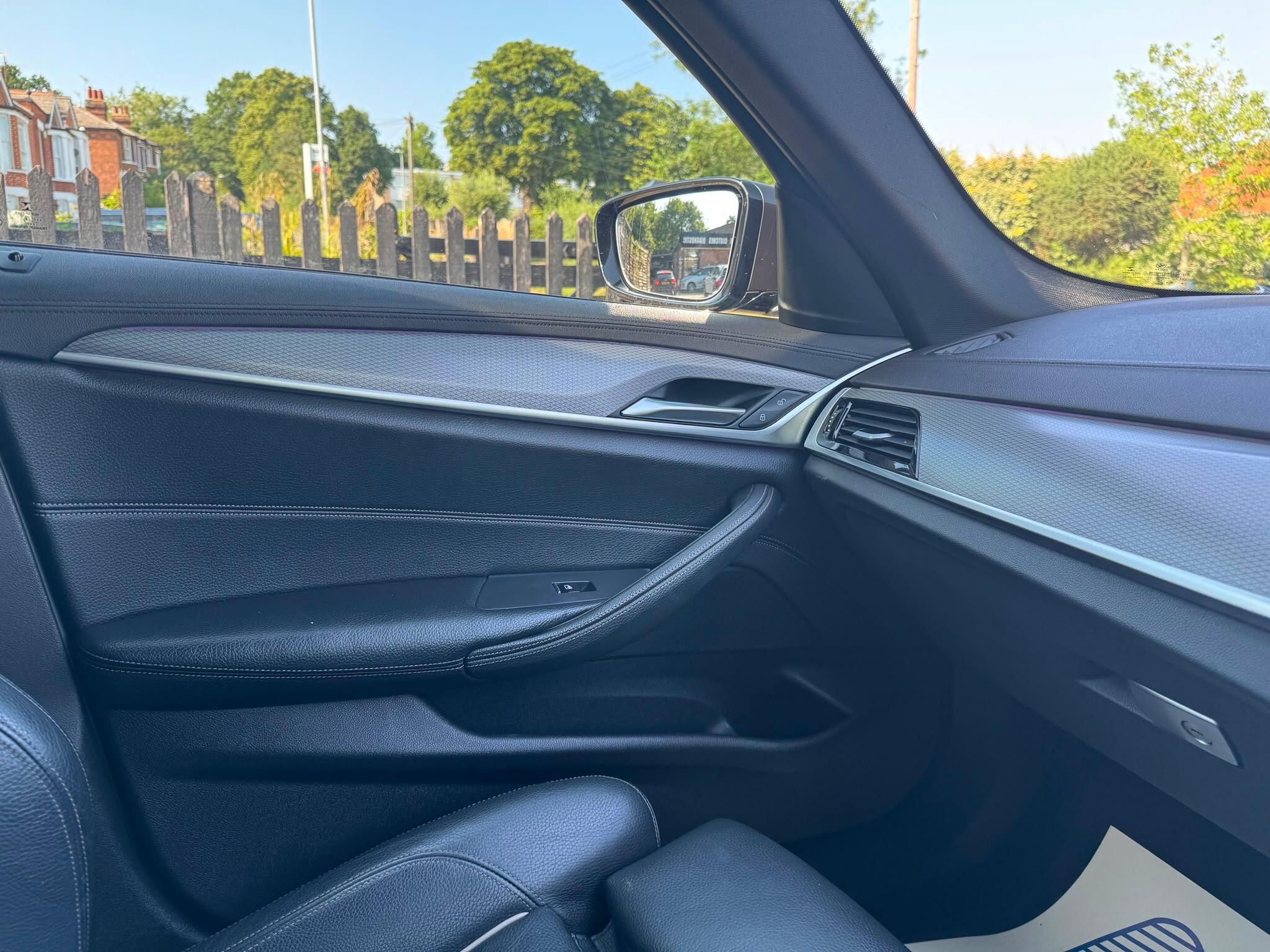 BMW 5 Series view 17