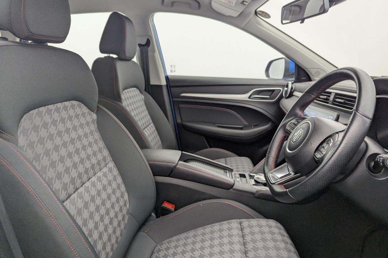 MG ZS view 3
