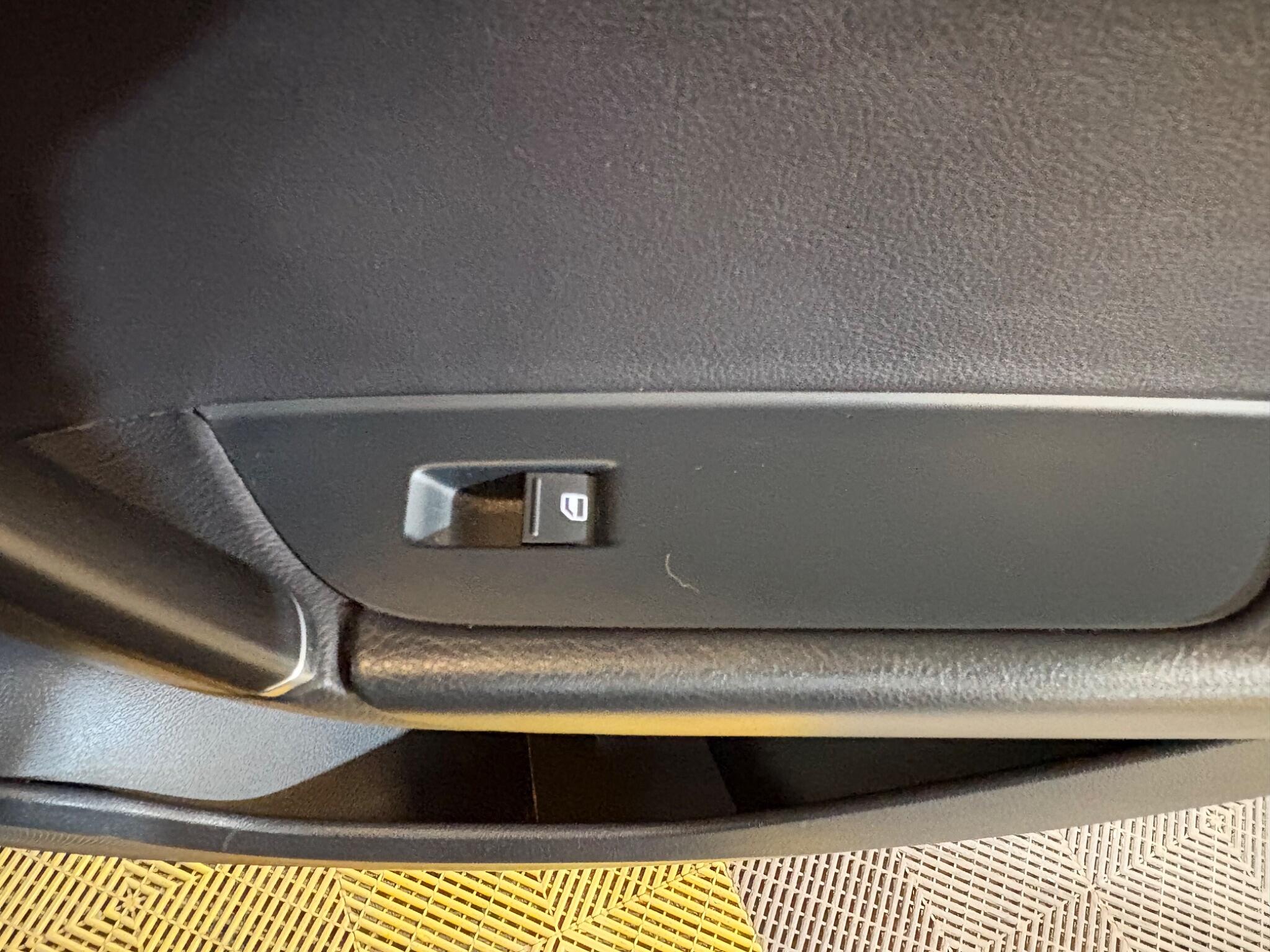 Volkswagen Touareg view 44