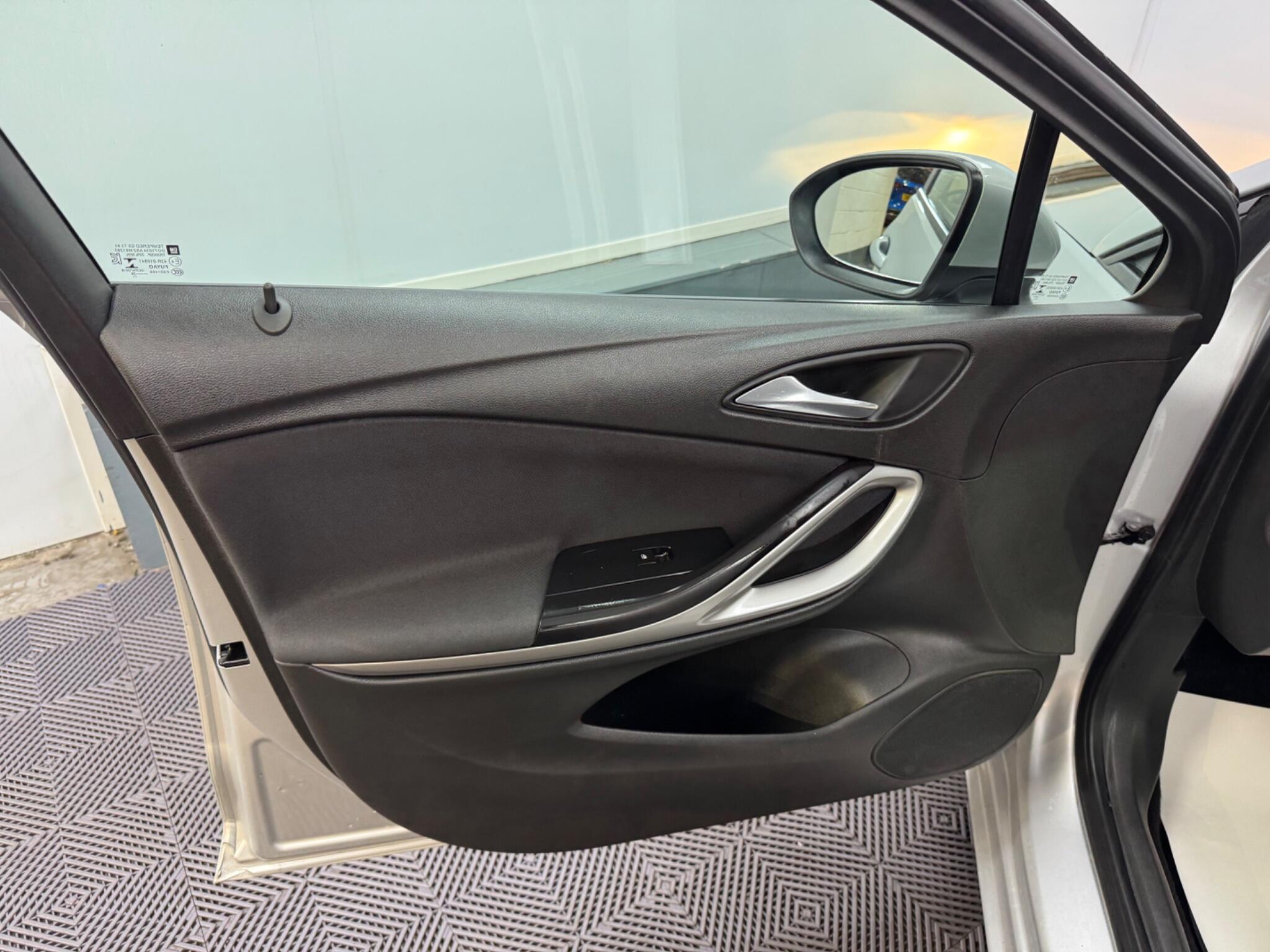 Vauxhall Astra view 40