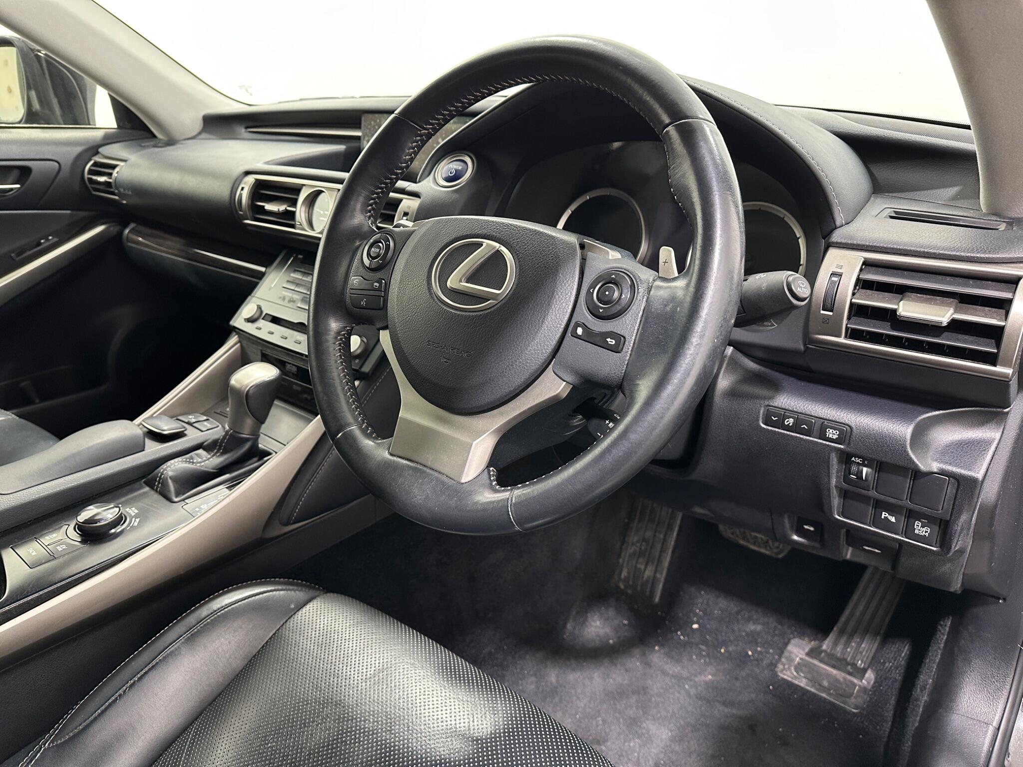 Lexus Is view 11