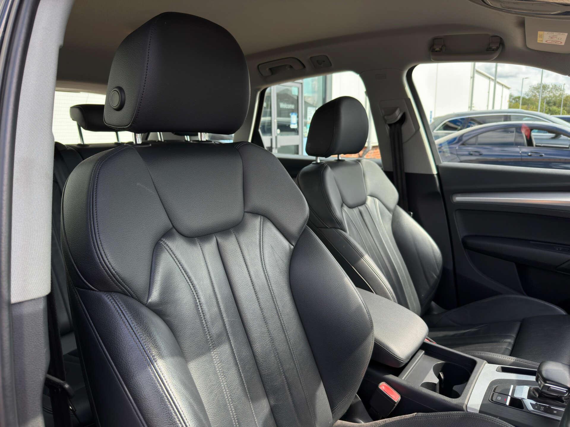 Audi Q5 view 14