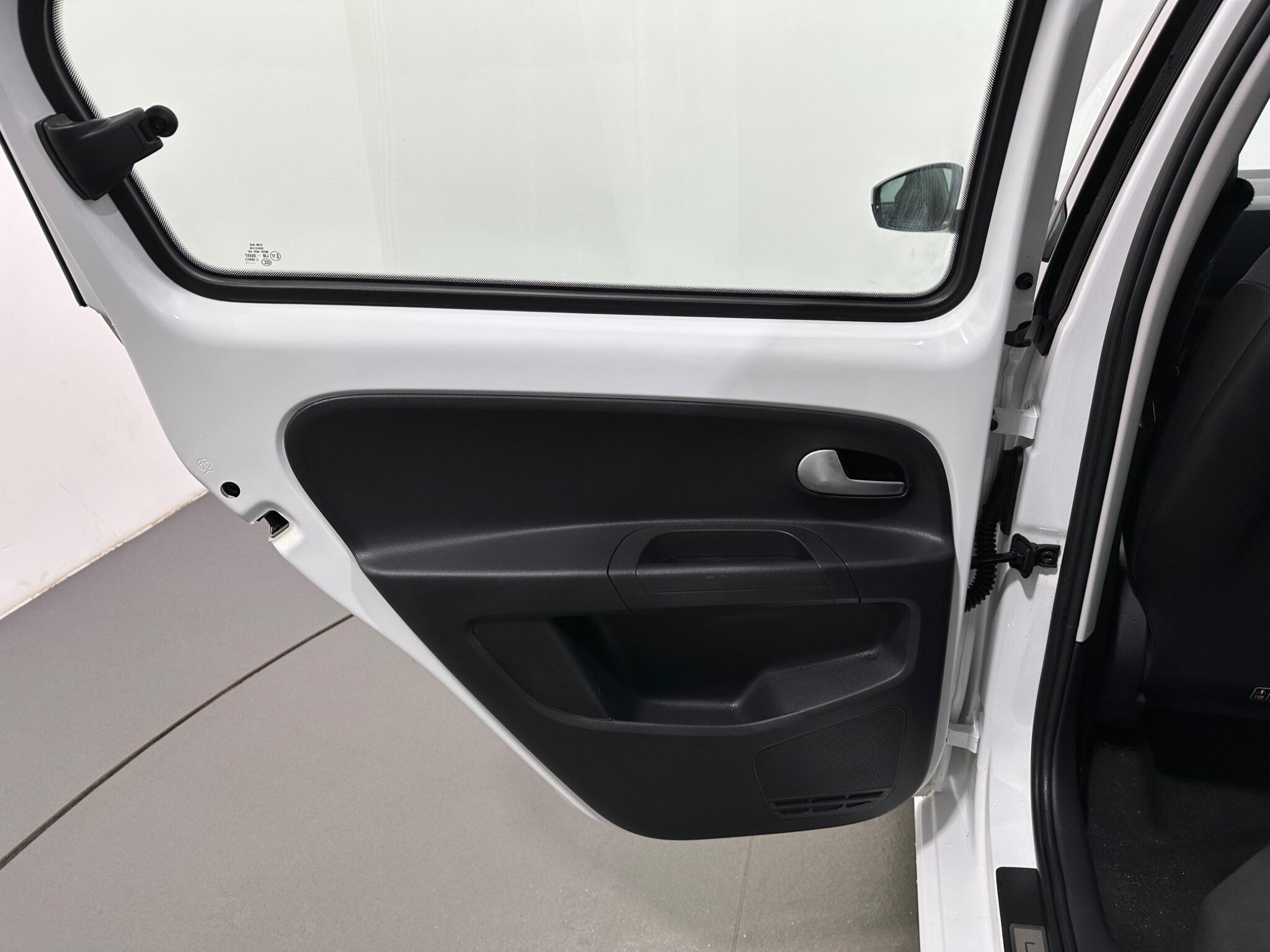 Volkswagen Up! view 36
