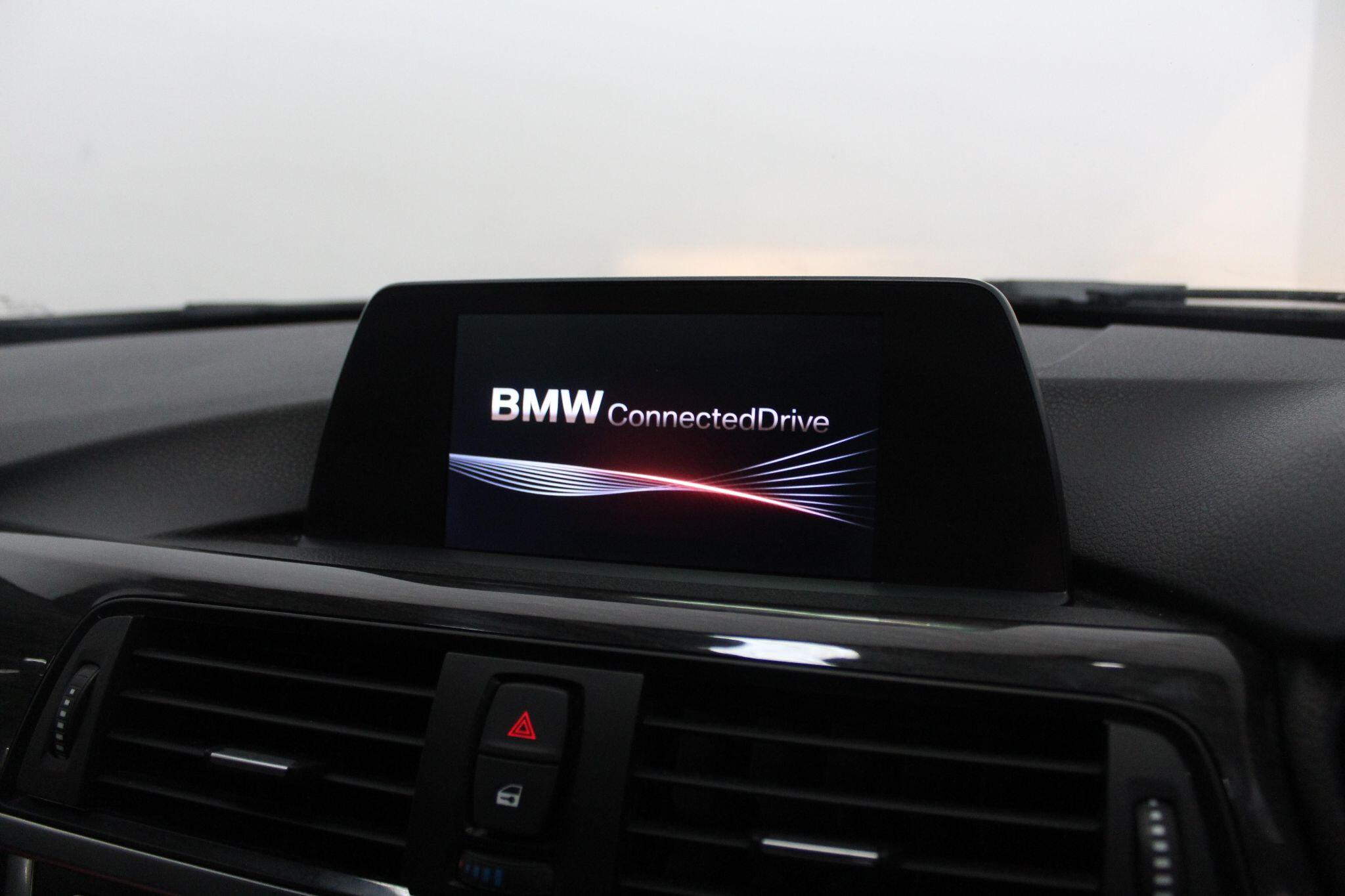 BMW 3 Series view 32