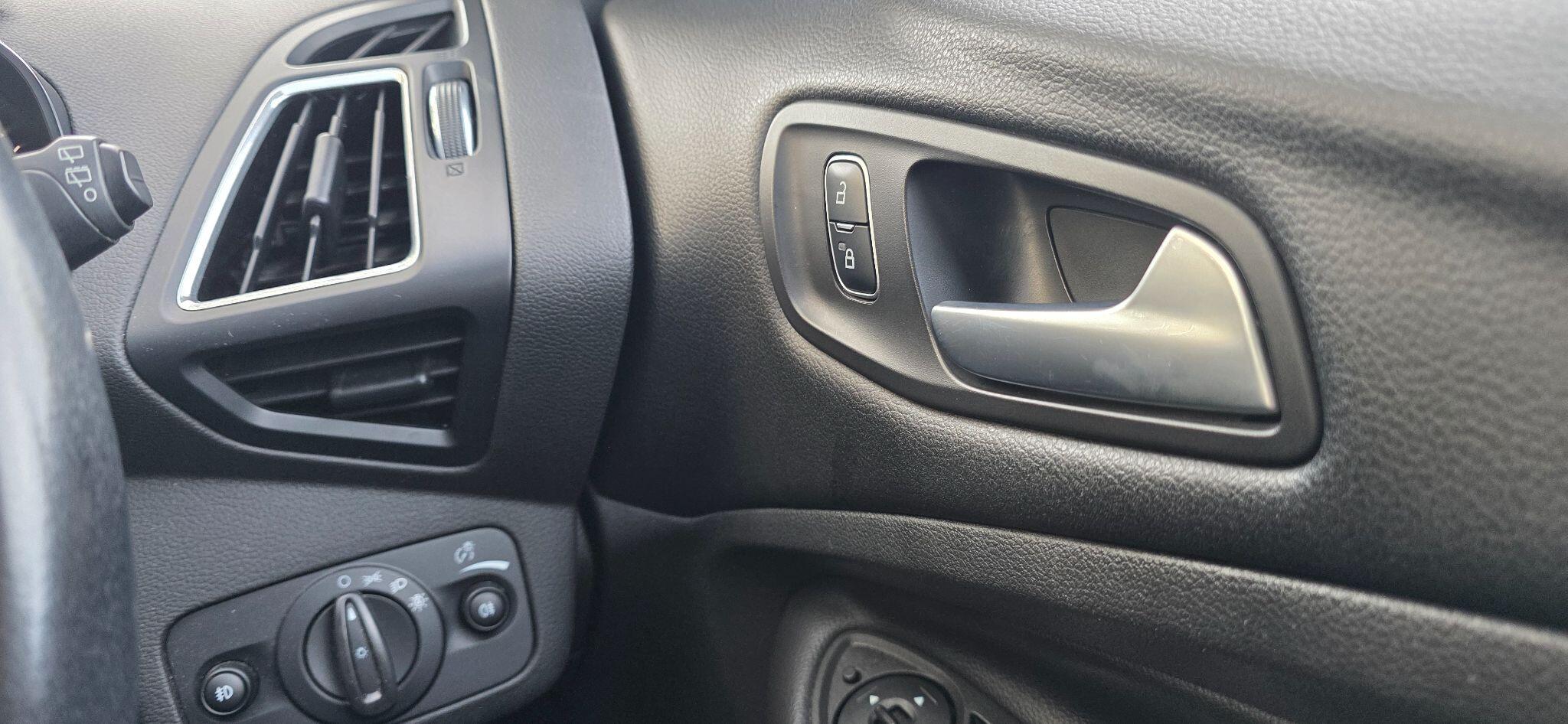 Ford Kuga view 55