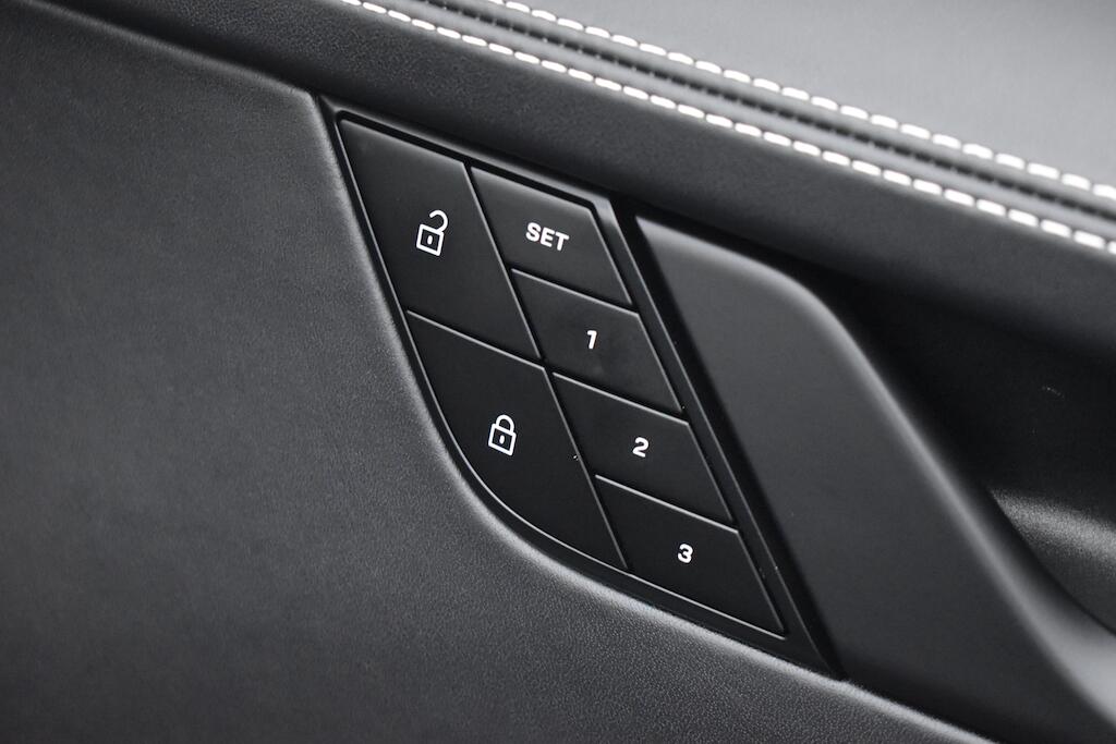 Porsche 911 view 16