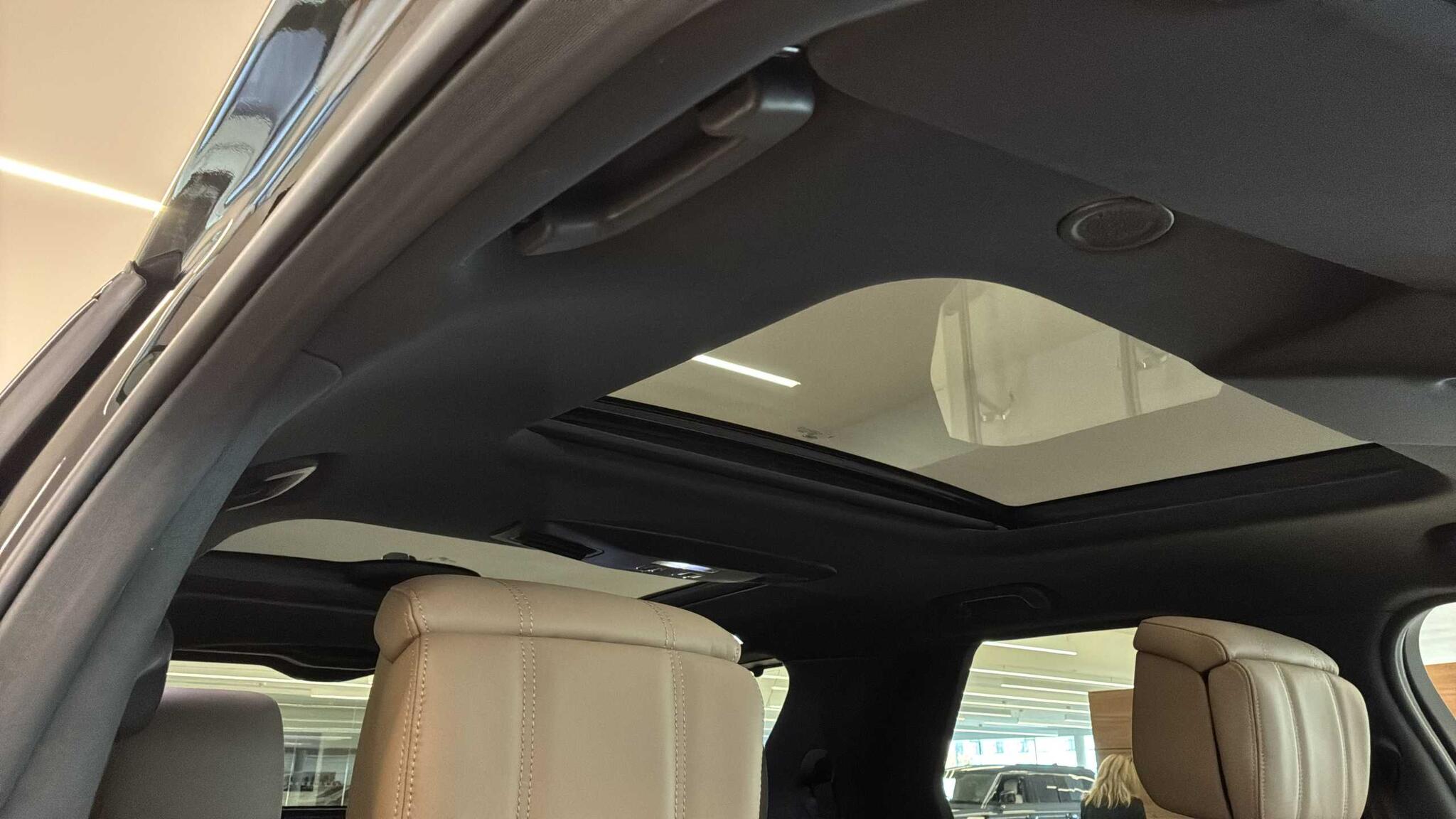 Land Rover Discovery view 26
