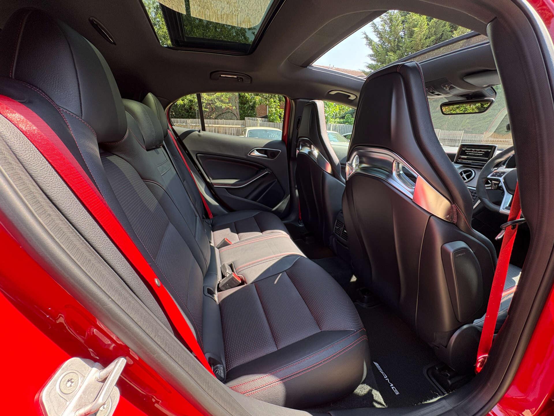 Mercedes-Benz Gla view 52