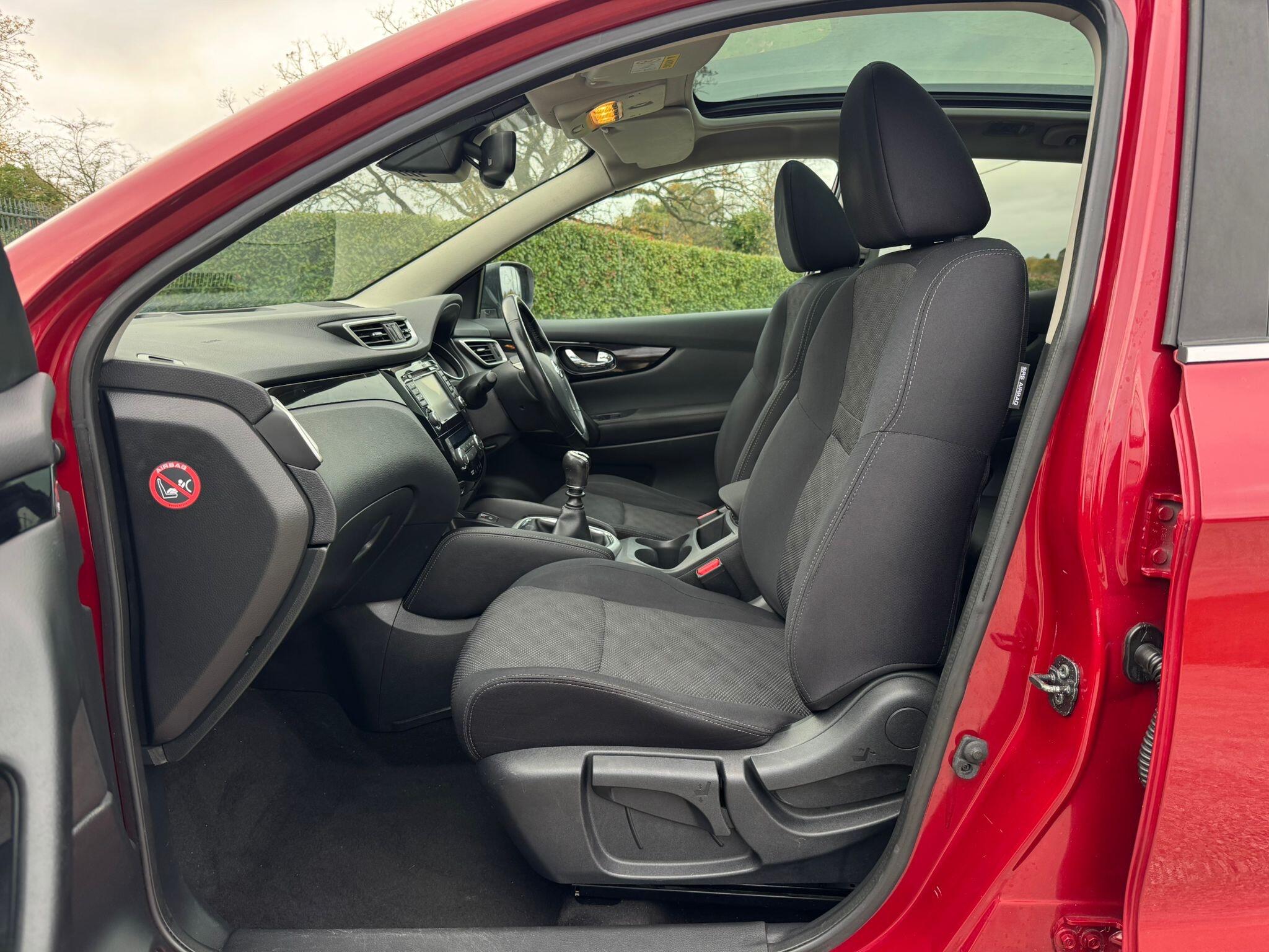 2016 Nissan Qashqai 1.2 DIG-T N-Connecta 2WD Euro 6 (s/s) 5dr • 42,835 miles image 19