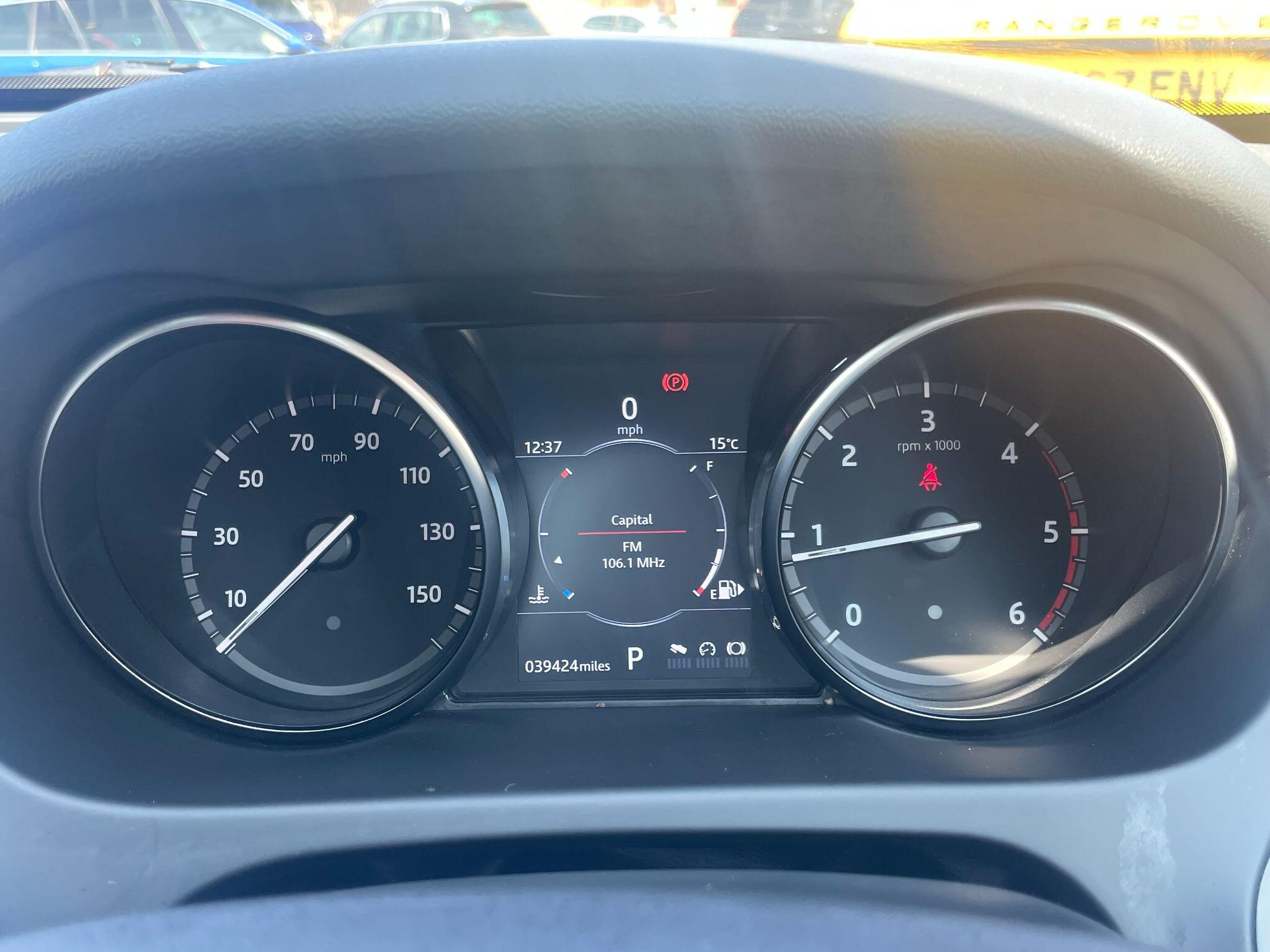 Land Rover Discovery Sport view 31