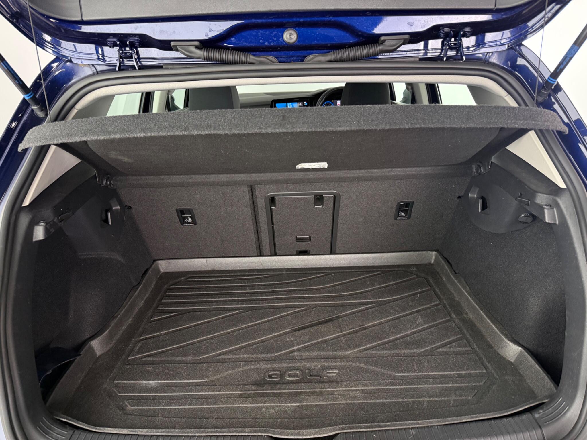 Volkswagen Golf view 8