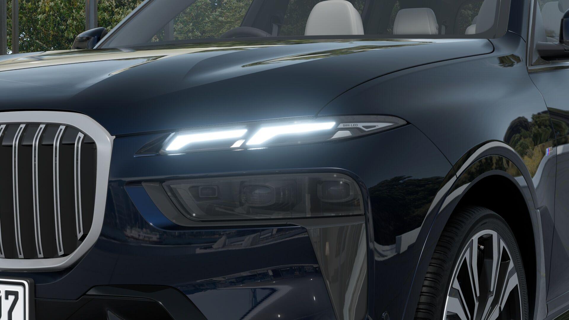 BMW X7 view 13