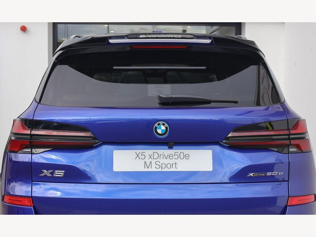 BMW X5 view 4