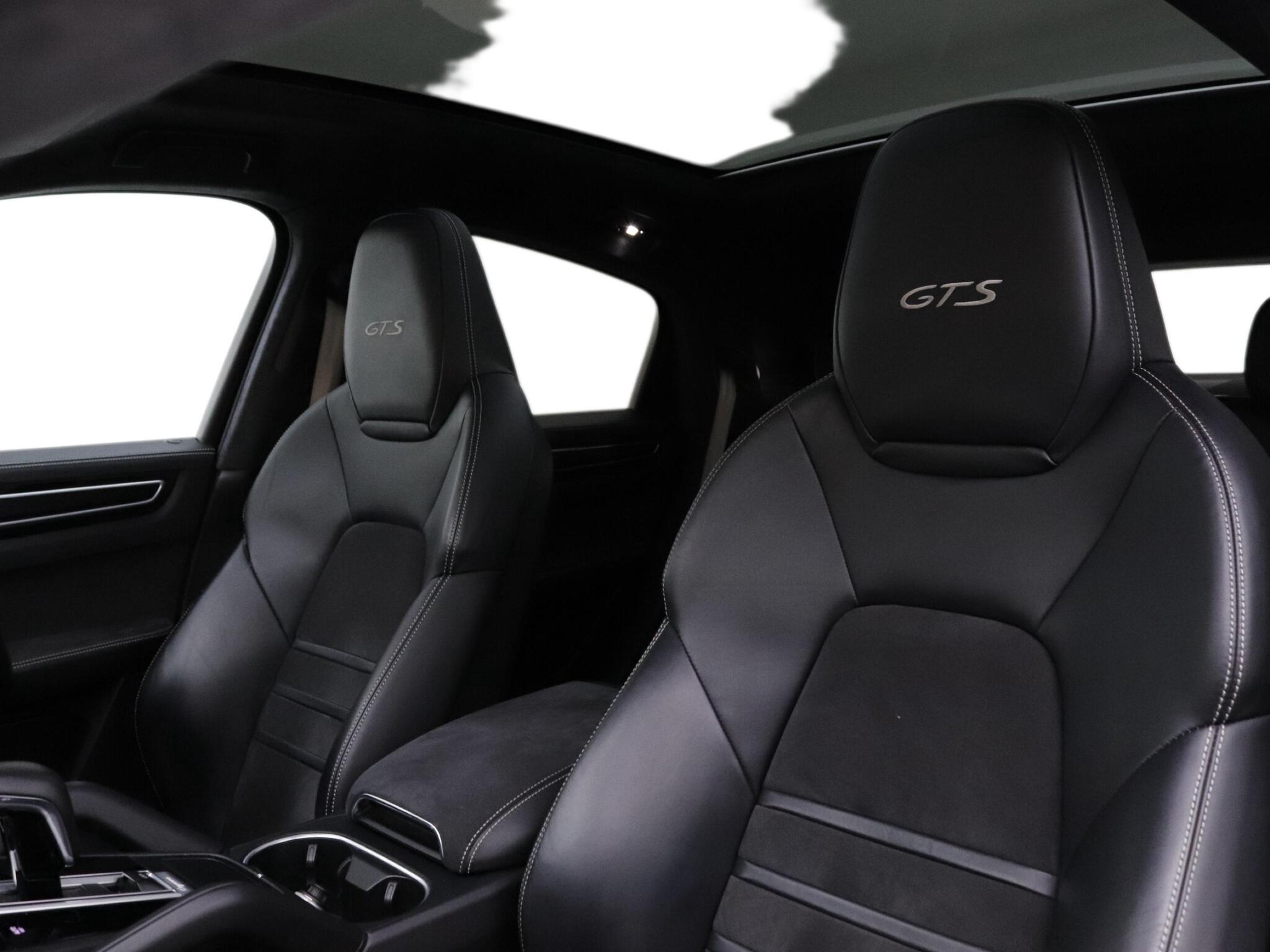 Porsche Cayenne view 14