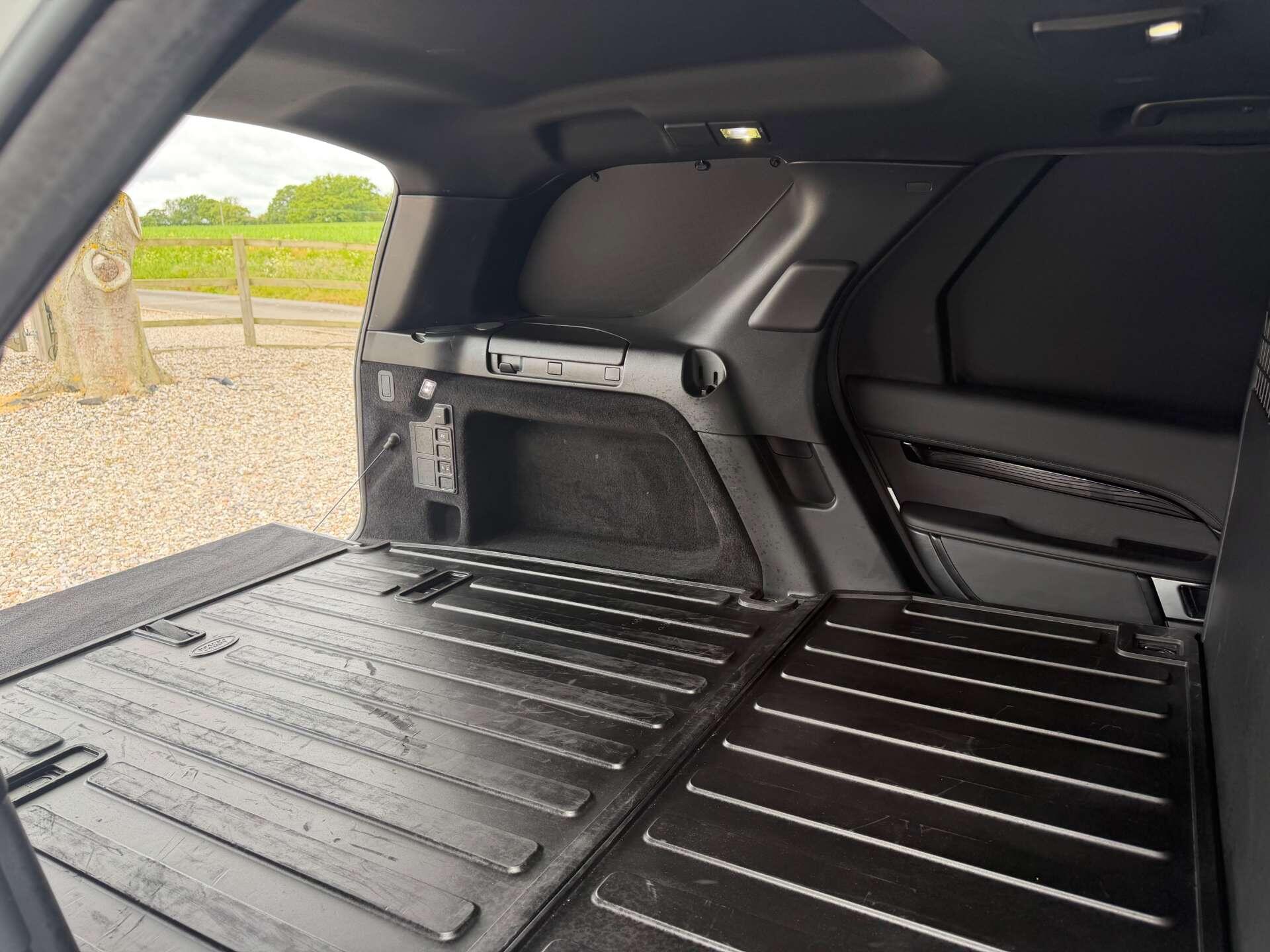 Land Rover Discovery view 19