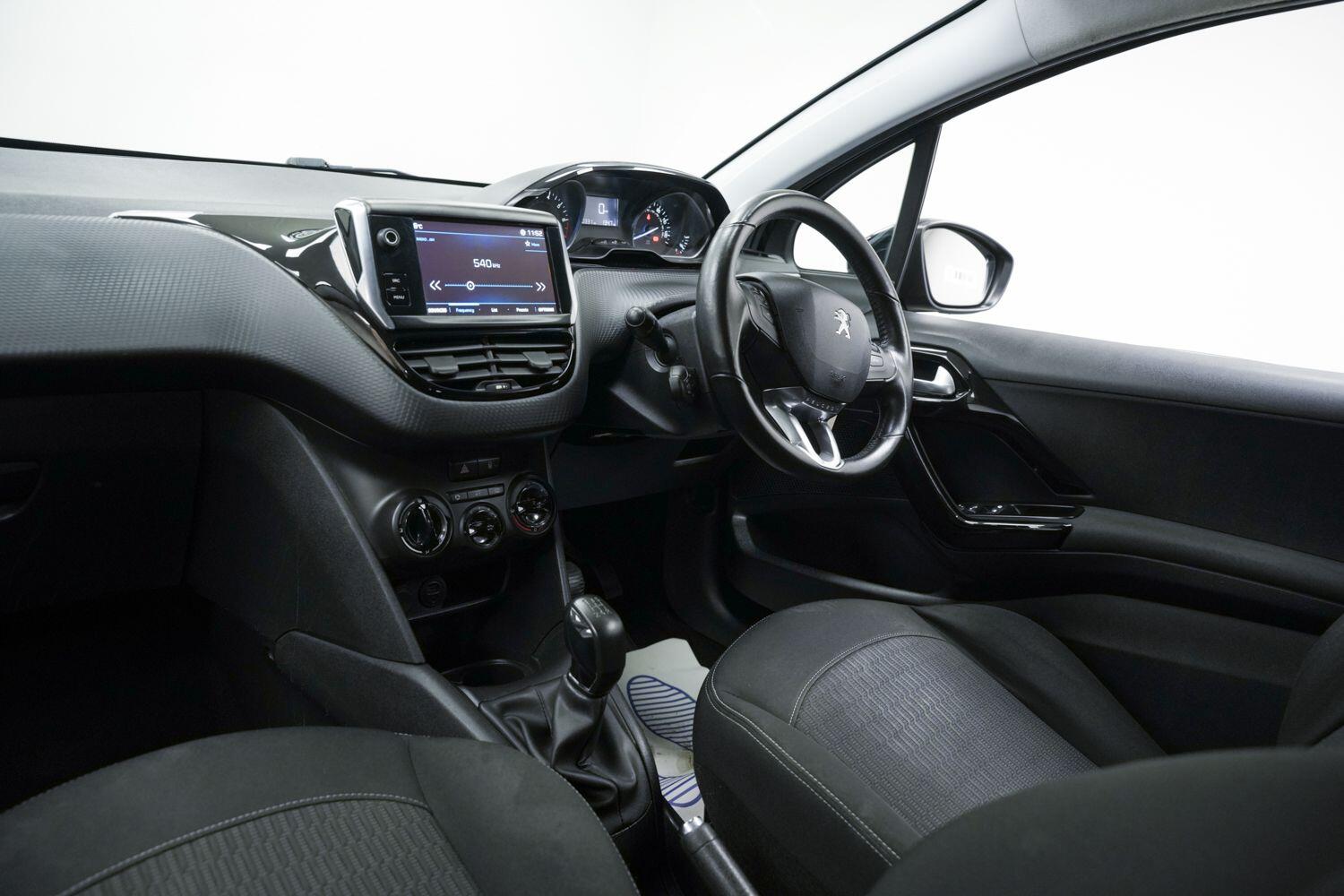 Peugeot 208 view 17