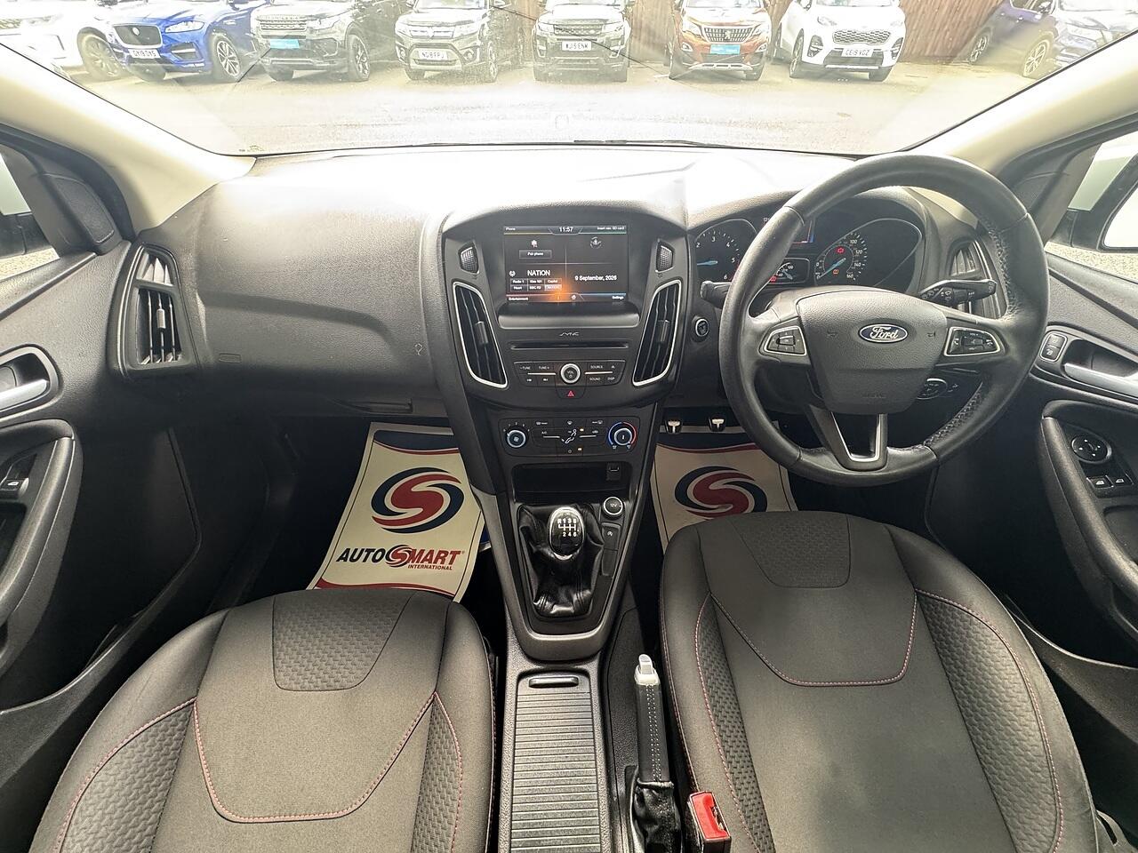 Ford Focus view 14