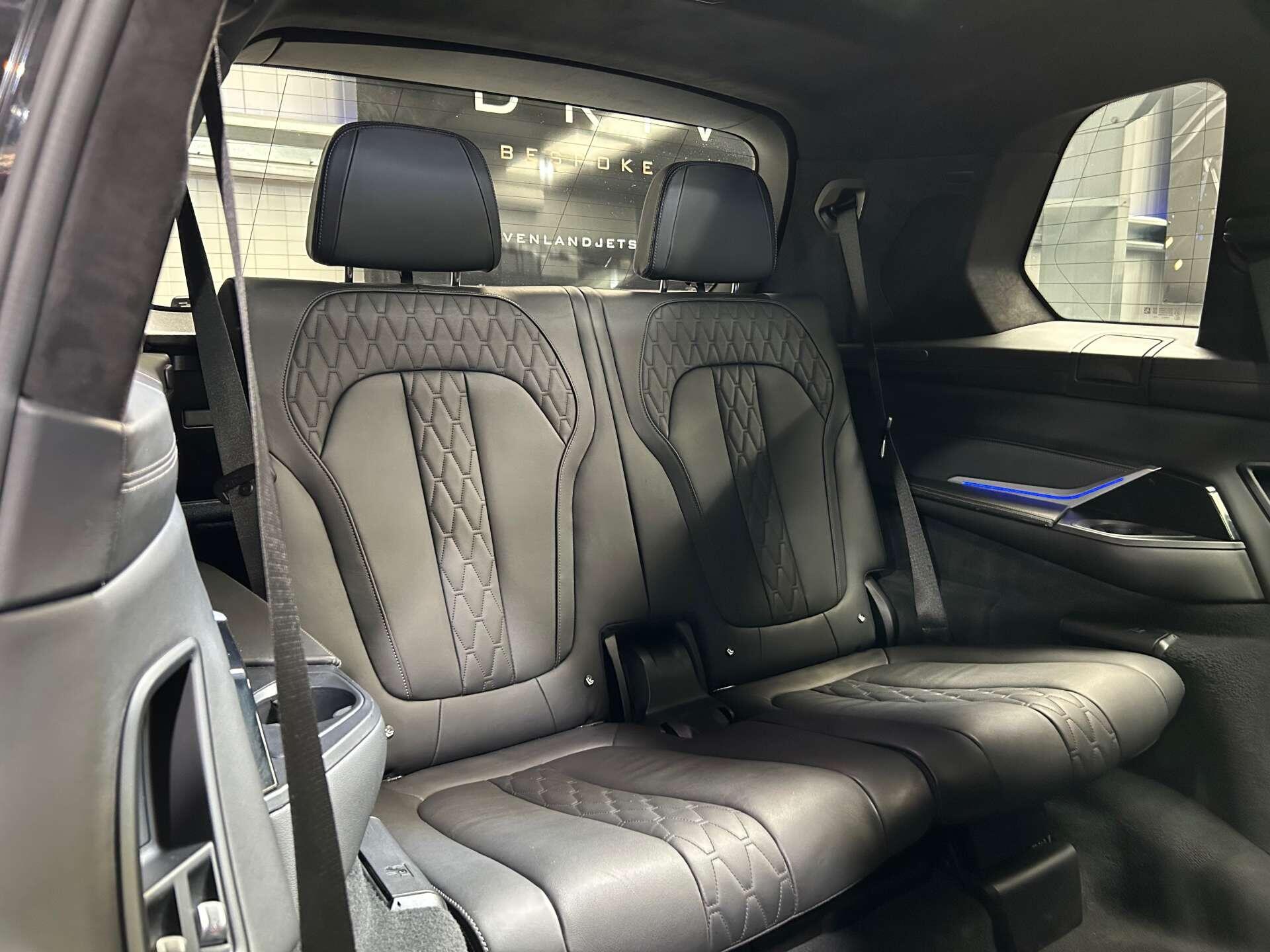 BMW X7 view 42