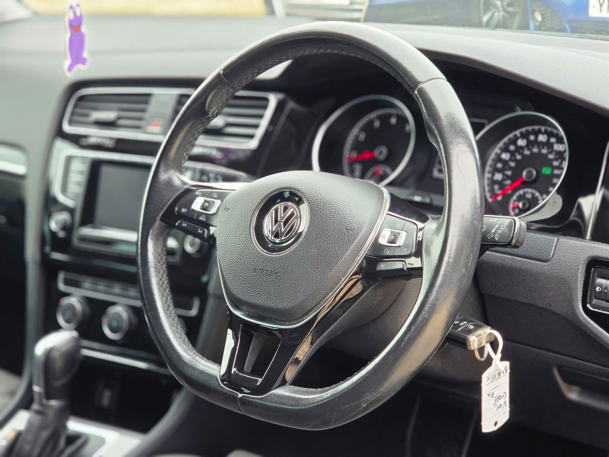 Volkswagen Golf view 11