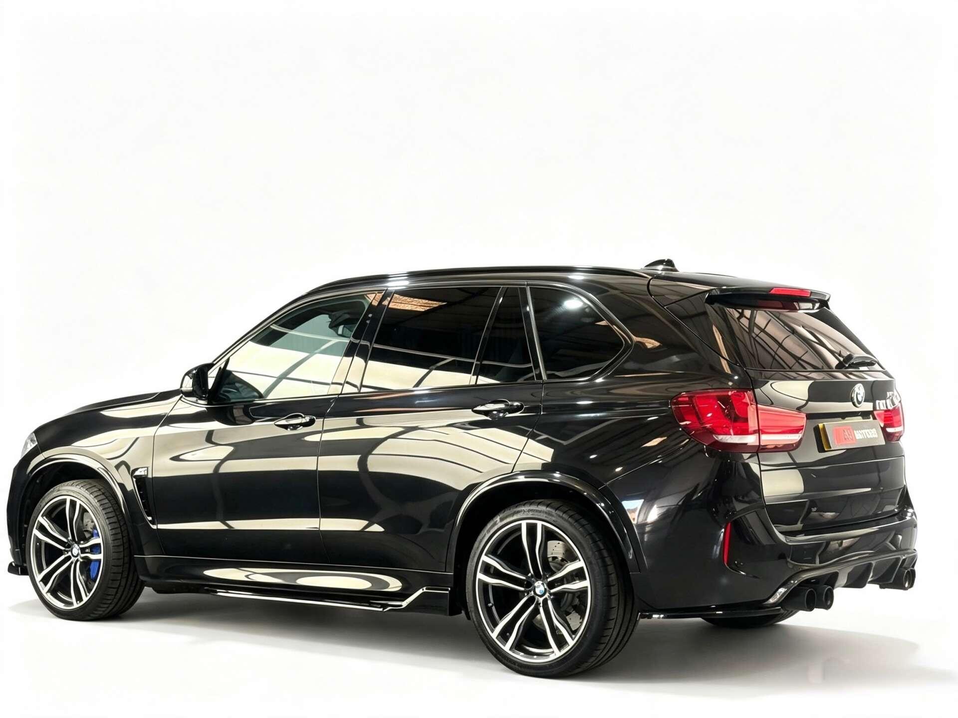 BMW X5 M view 10