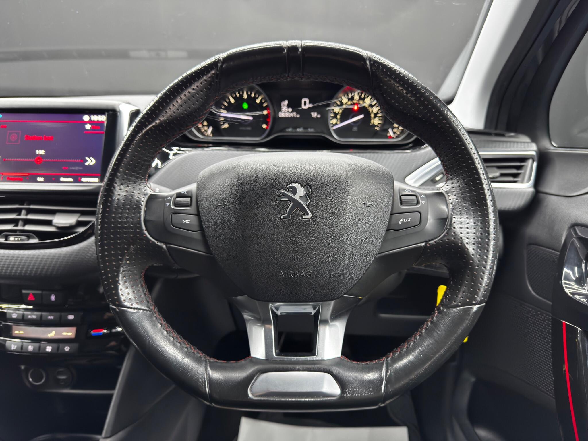 Peugeot 208 view 19