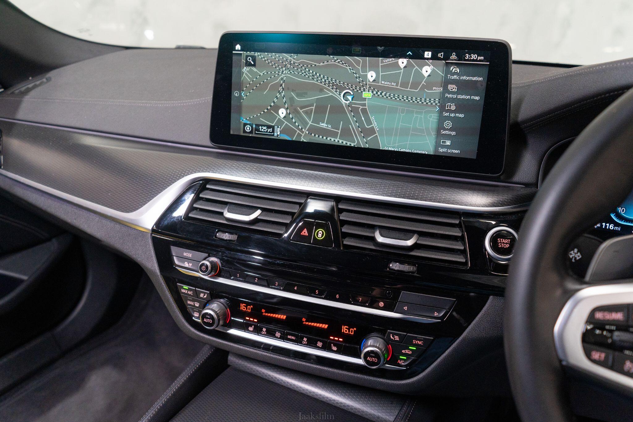 BMW 5 Series view 30