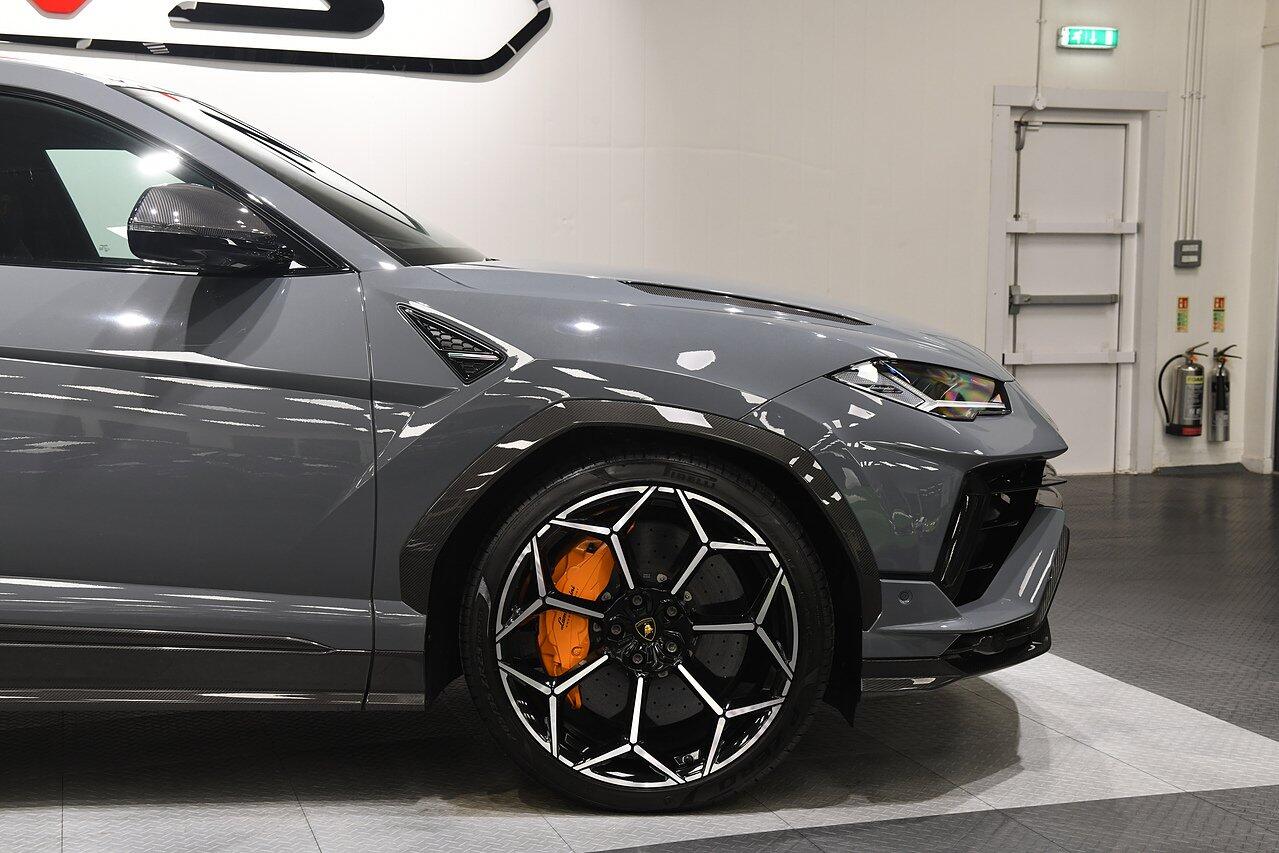Lamborghini Urus view 41