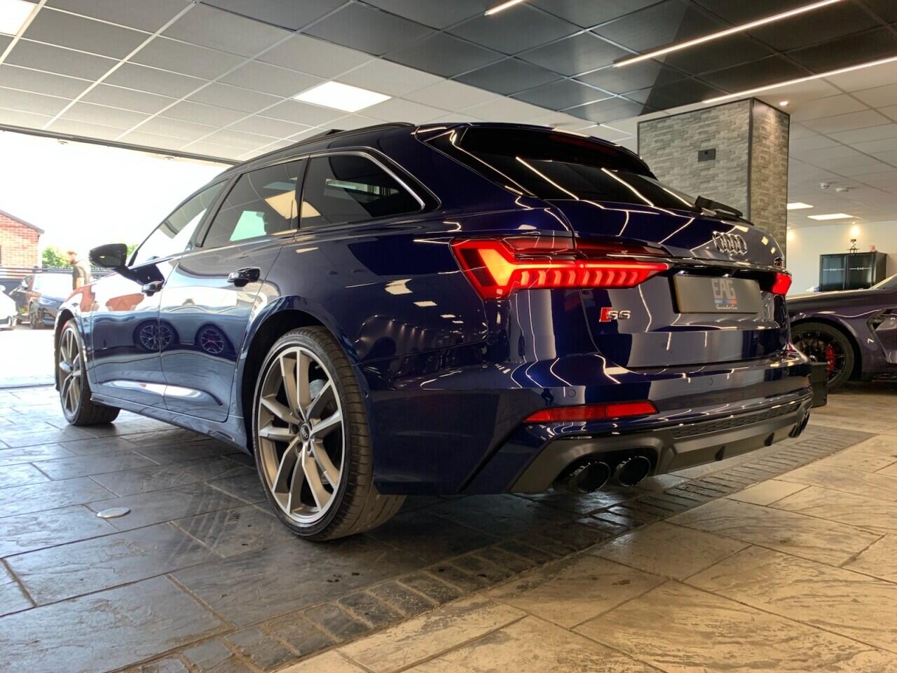 Audi S6 Avant view 18