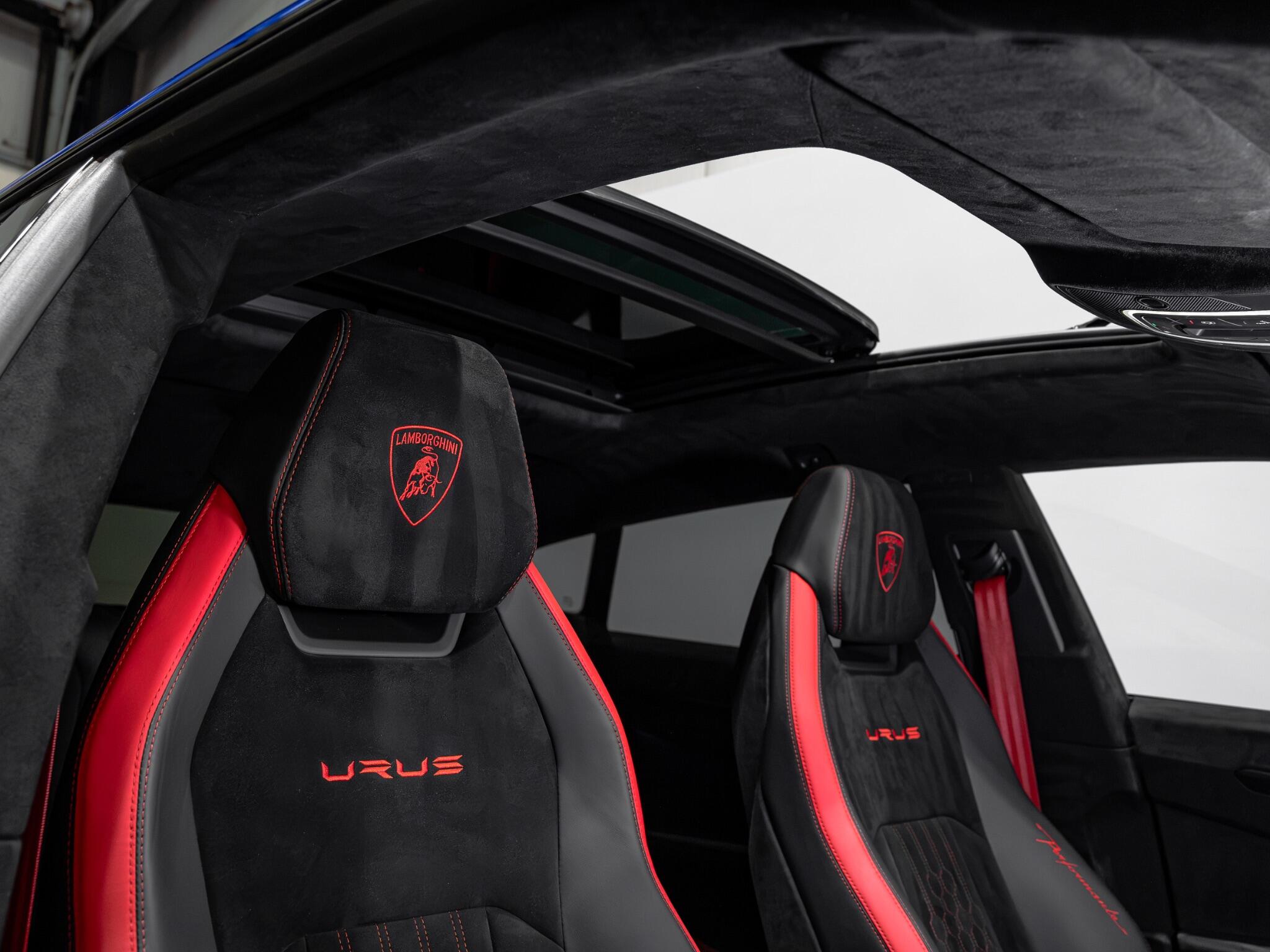 Lamborghini Urus view 33
