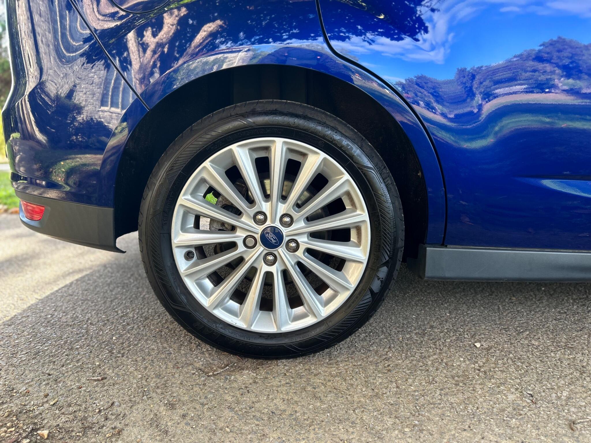 Ford Grand C-Max view 35
