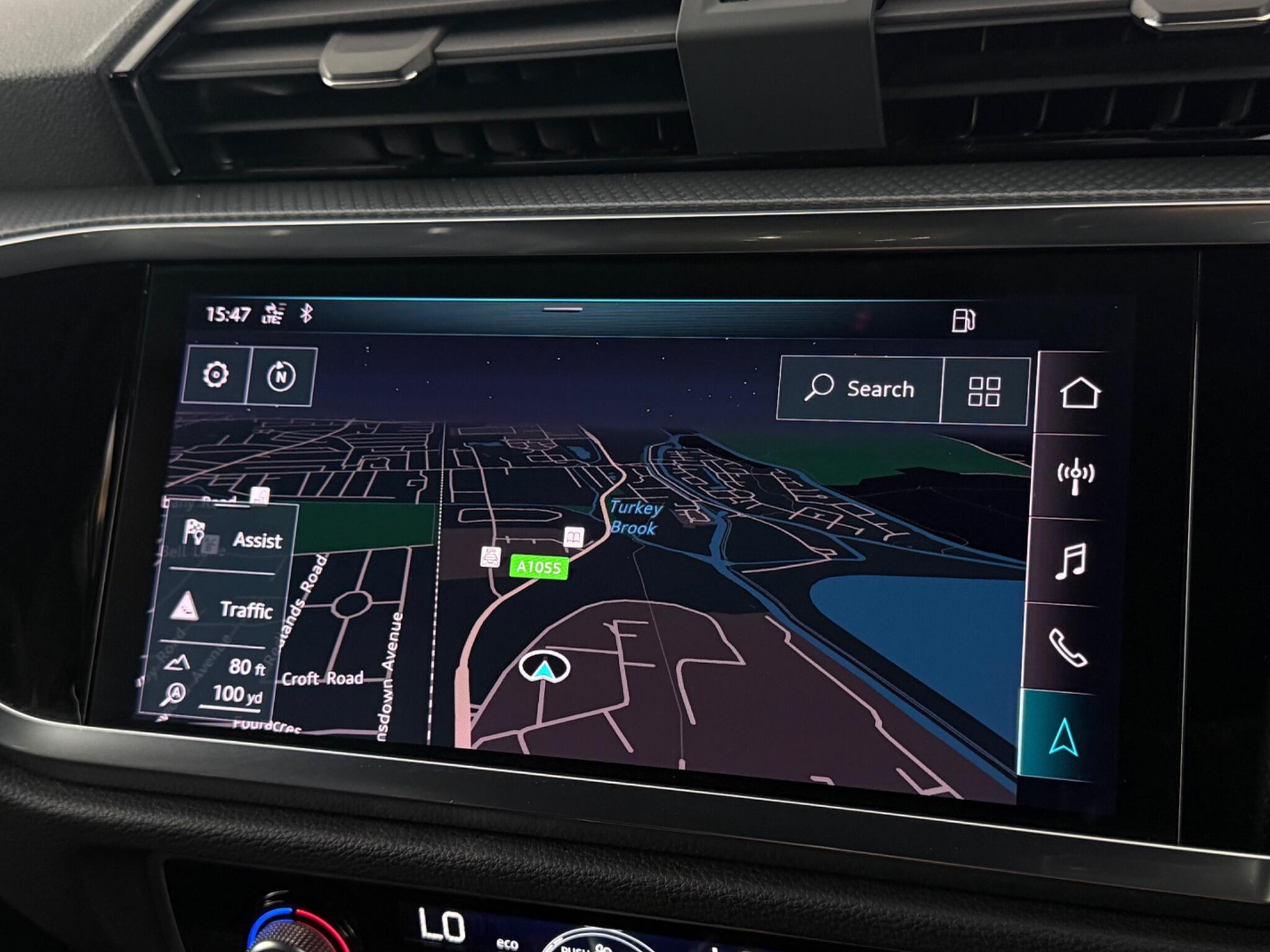 Audi Q3 view 23